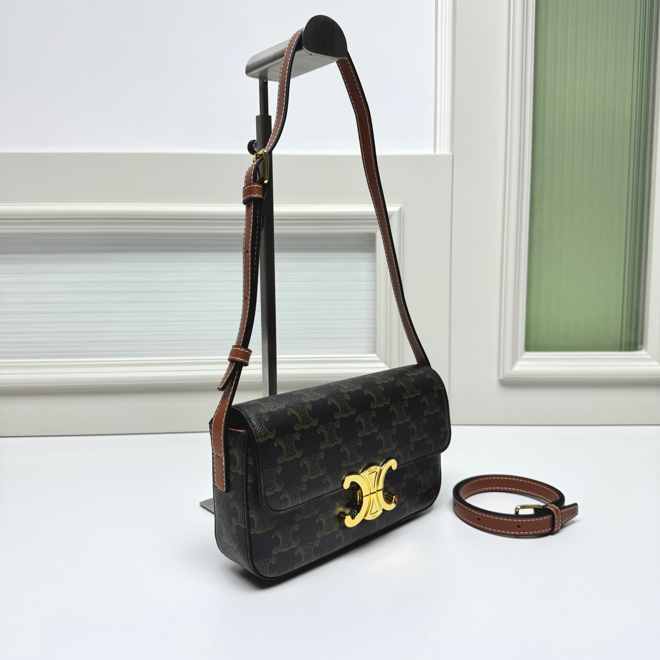 C430 Triomphe Triumph Arch underarm bag — image 3