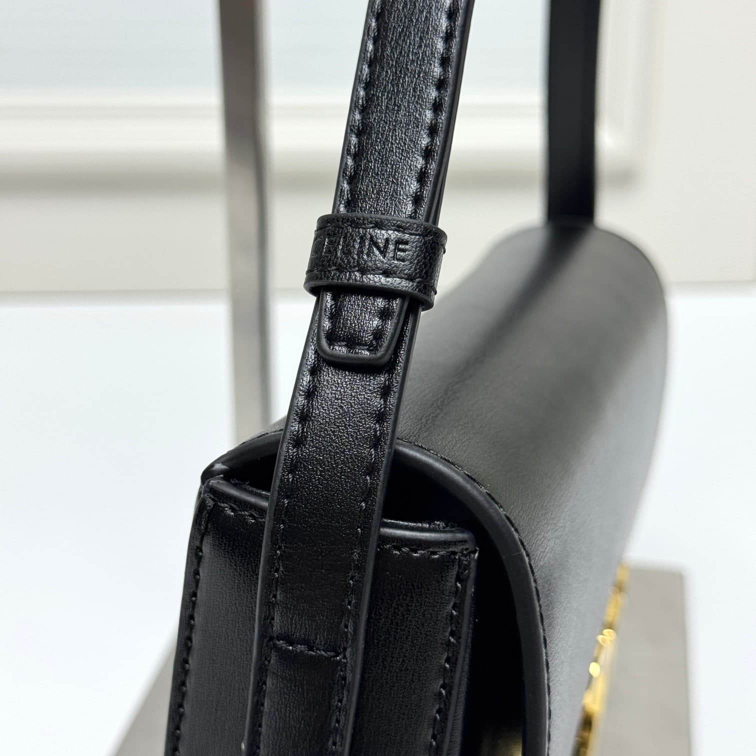 C435 Triomphe triumphal arch underarm bag — image 4
