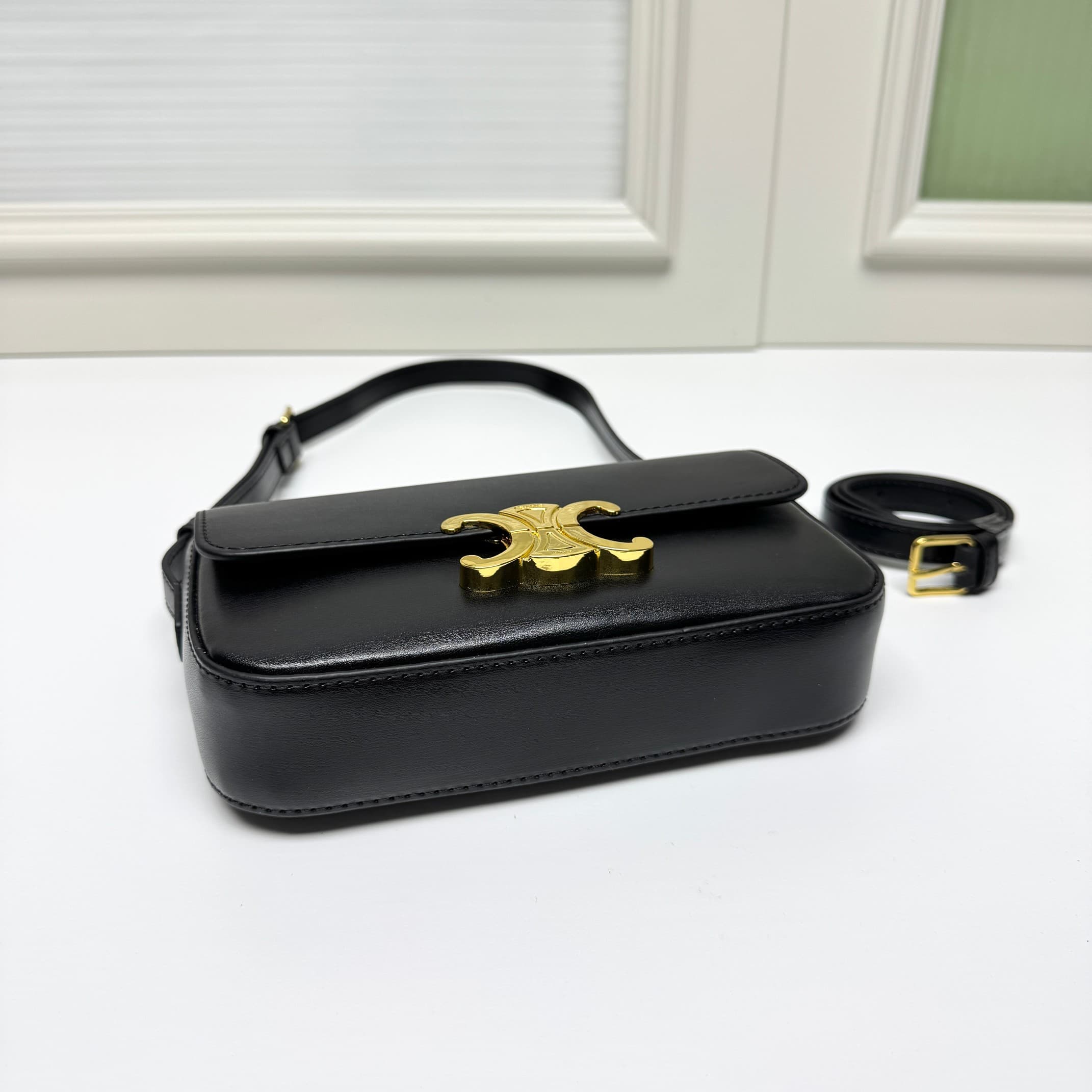 C435 Triomphe triumphal arch underarm bag — image 6