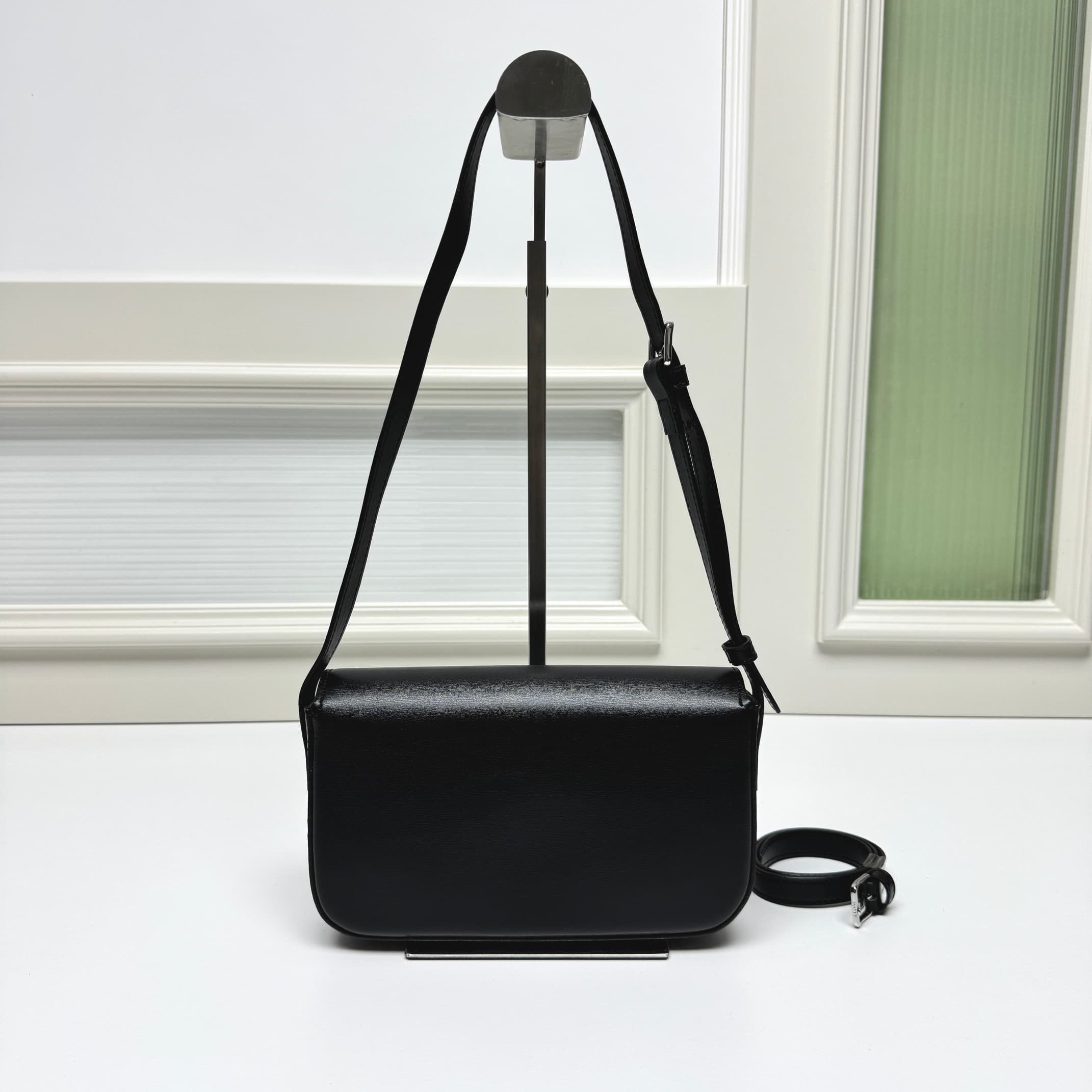 C434 Triomphe Triumph Arch underarm bag — image 5