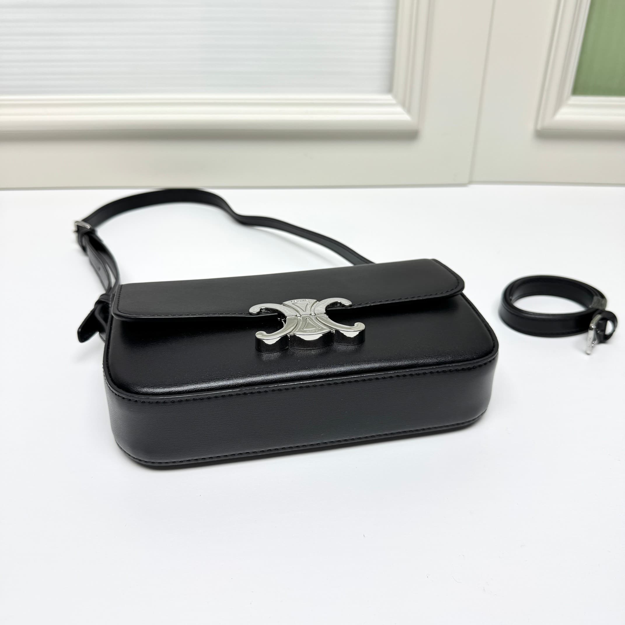 C434 Triomphe Triumph Arch underarm bag — image 6