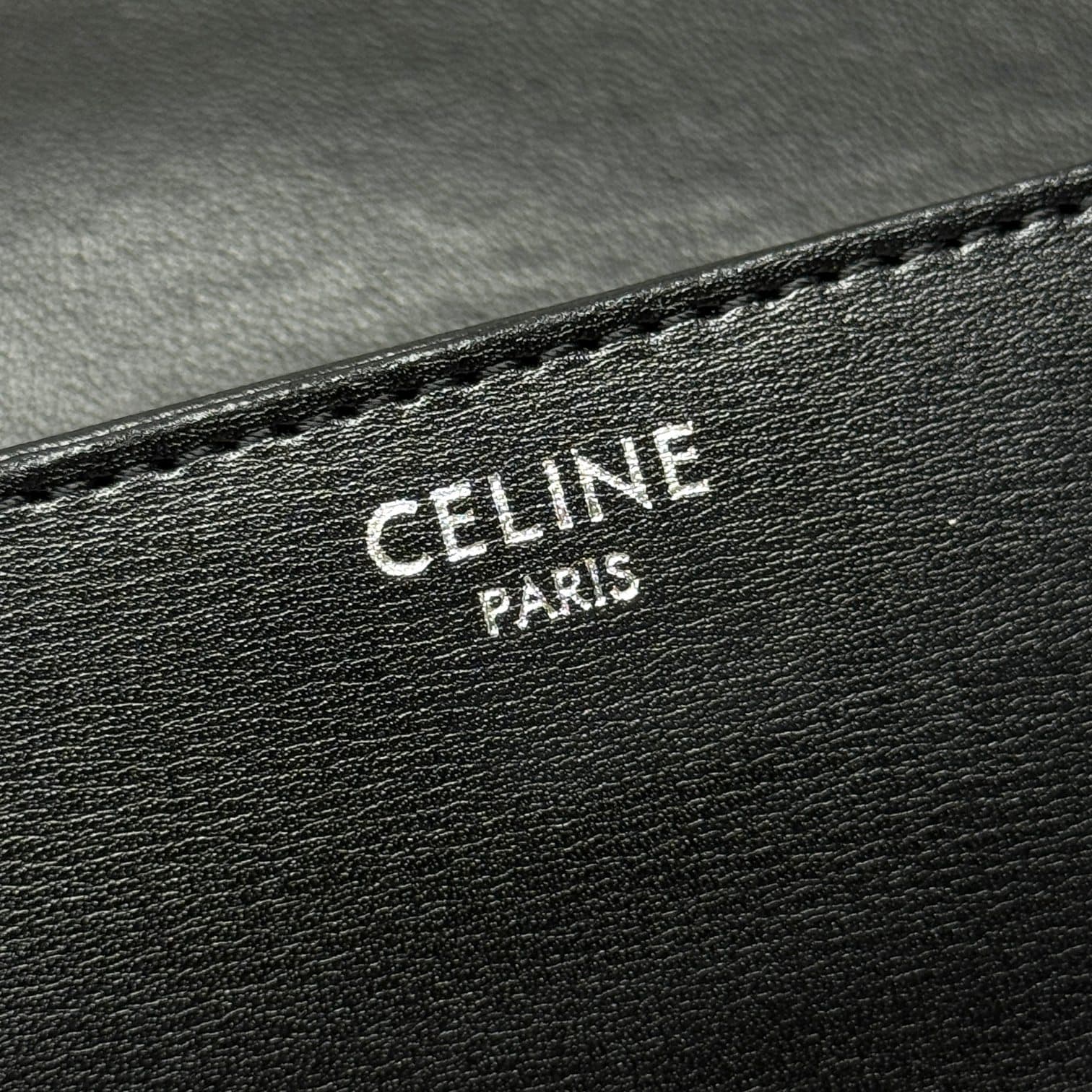 C436 CE2022 Spring/Summer Collection – New short chain shoulder bag. The size is similar to the old cowhide shoulder bag. The design changes from cowhide straps to chains. The texture of the chains makes the bag look more luxurious and stylish, enhancing  — image 8