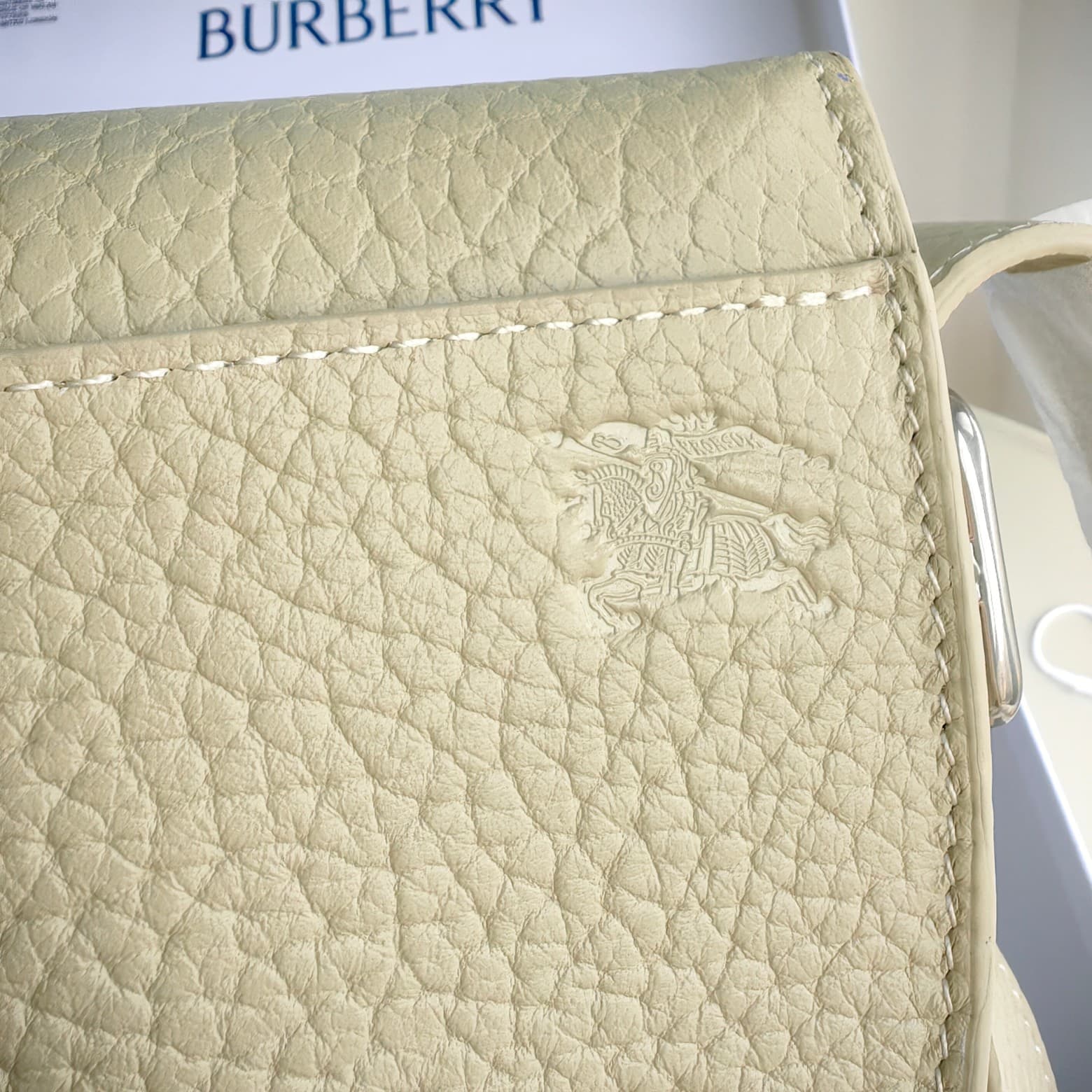 C149 Original Burberry bag. It features a standout design and is made from full-grain calfskin material, produced in Italy. The bag has a “B” shape; its name “Chess” comes from the polished metal chess and checkers ornaments. With leather shoulder straps, — image 5