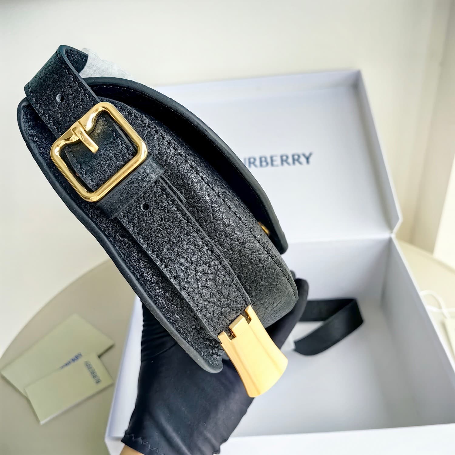 C148 Original Burberry bag. It features a standing style design and is made from full-grain calfskin material, manufactured in Italy. The design has a “B” shape; the name “Chess” refers to the polished metal chess and checkers decorations. It comes with l — image 3