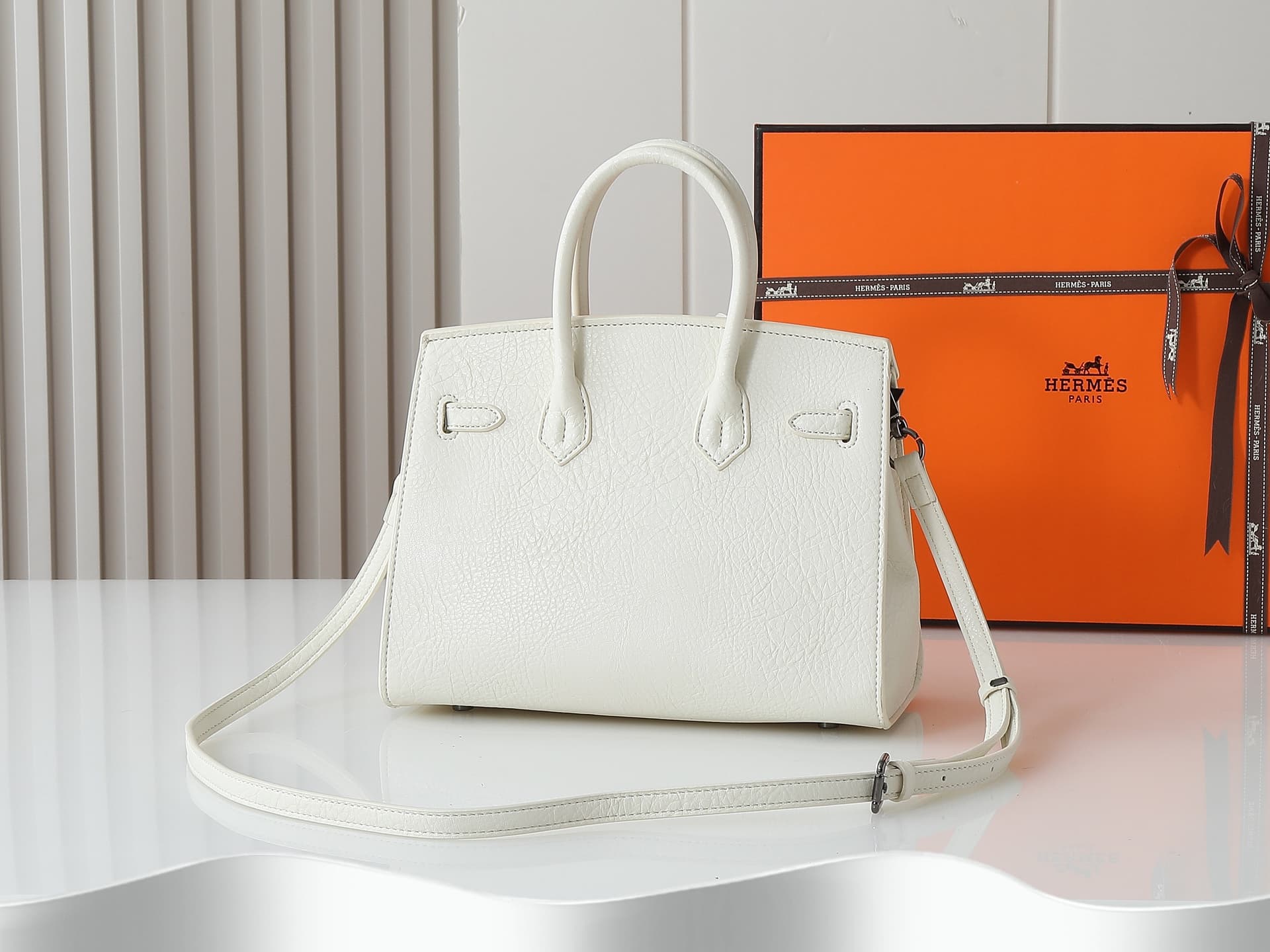 C4836 New version of 11925 – upgraded version of the original model. Hermès platinum elephant pattern: beige color. It’s a high-end women’s casual briefcase, similar to those available at official stores. It’s a crossbody bag with extremely fine and elega — image 2