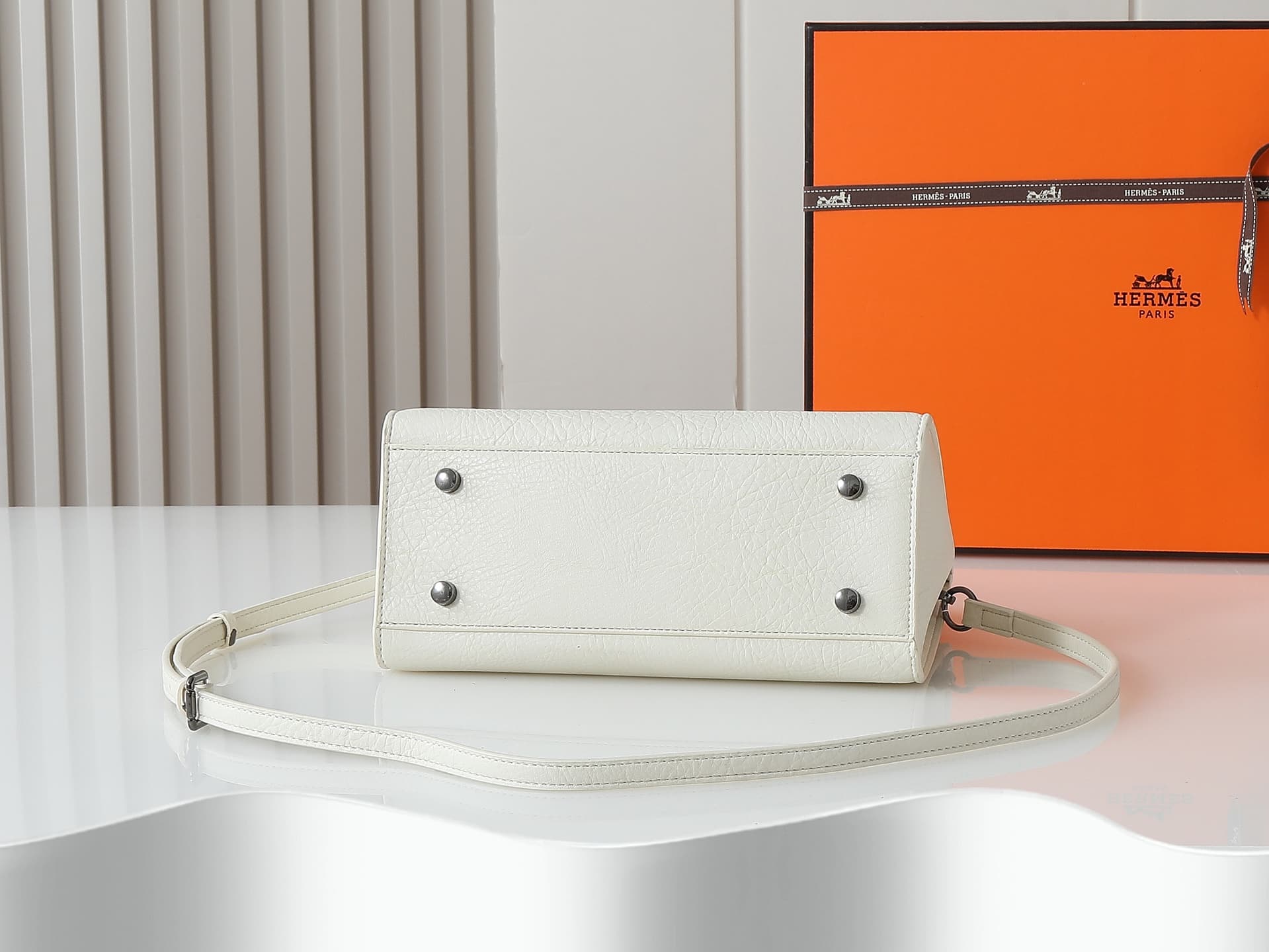 C4836 New version of 11925 – upgraded version of the original model. Hermès platinum elephant pattern: beige color. It’s a high-end women’s casual briefcase, similar to those available at official stores. It’s a crossbody bag with extremely fine and elega — image 4