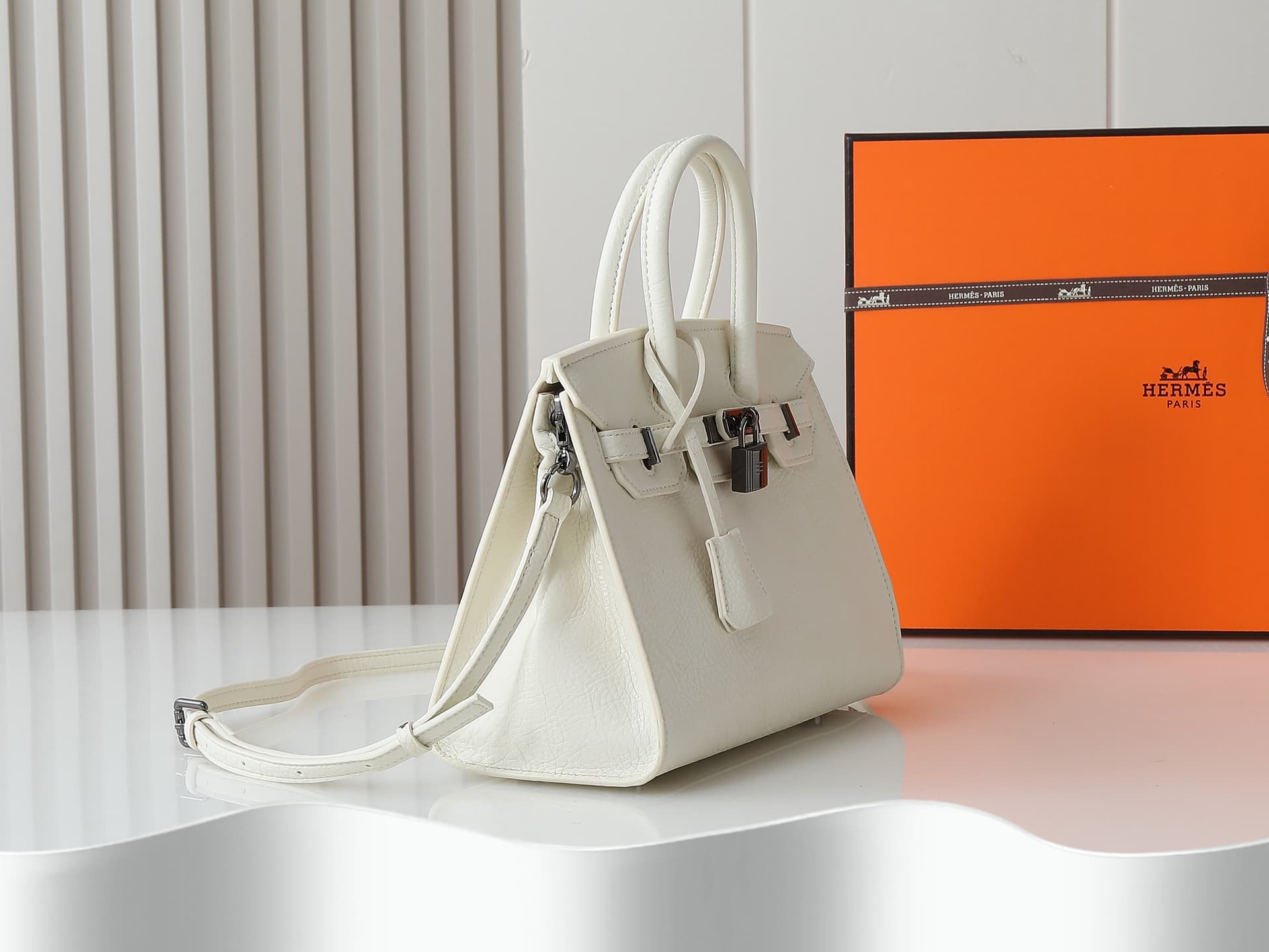 C4836 New version of 11925 – upgraded version of the original model. Hermès platinum elephant pattern: beige color. It’s a high-end women’s casual briefcase, similar to those available at official stores. It’s a crossbody bag with extremely fine and elega — image 3