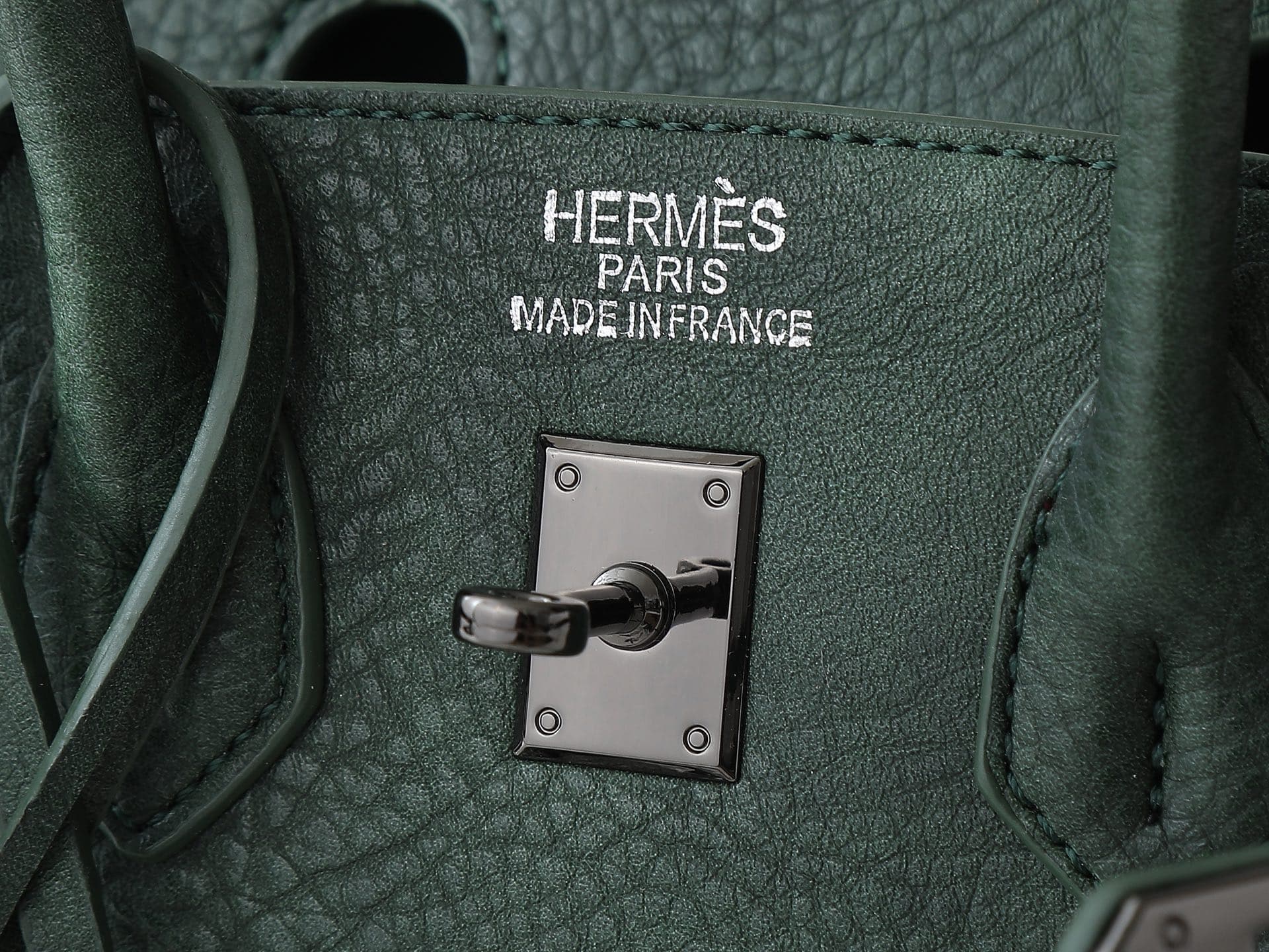 C4837 The upgraded version of the new 11925 model features the Hermès platinum elephant pattern: dark green. It’s a high-end women’s casual briefcase, designed for crossbody use. The craftsmanship is extremely exquisite and elegant. It comes in a bag made — image 8