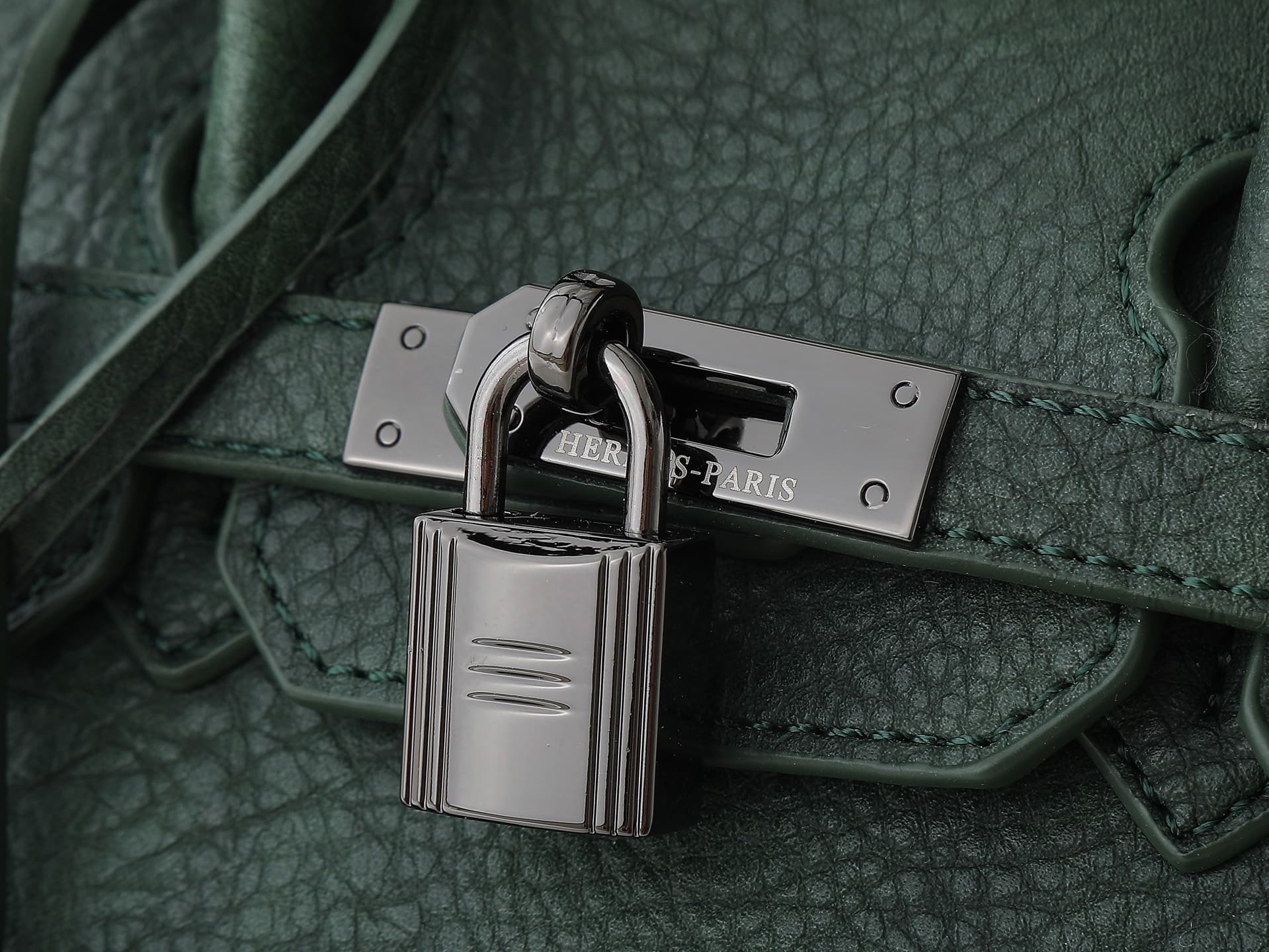 C4837 The upgraded version of the new 11925 model features the Hermès platinum elephant pattern: dark green. It’s a high-end women’s casual briefcase, designed for crossbody use. The craftsmanship is extremely exquisite and elegant. It comes in a bag made — image 5