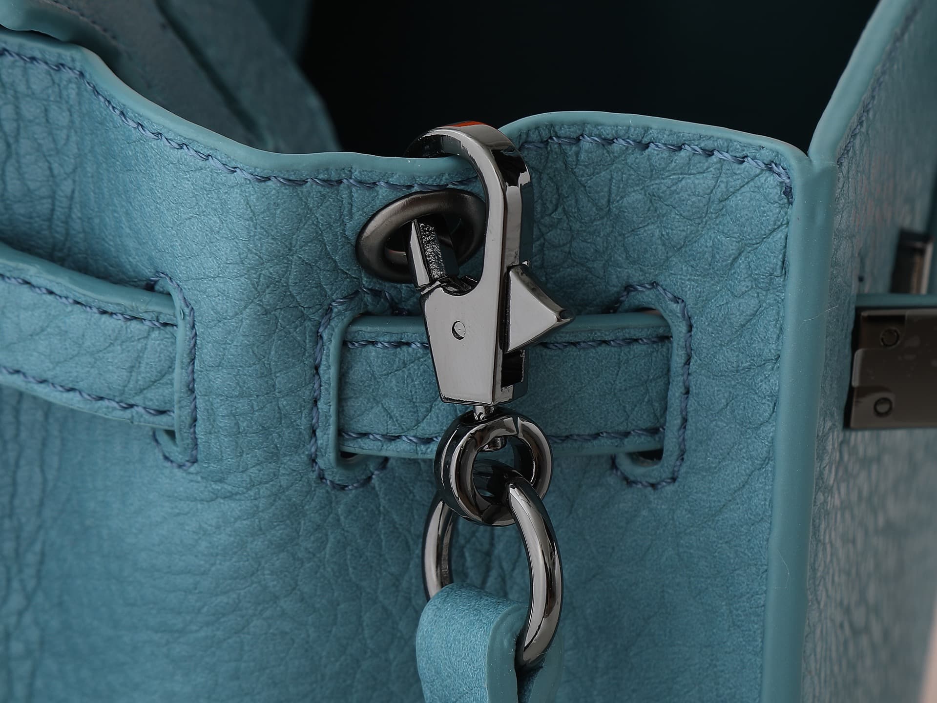 C4832 The new 11925 upgrade version is the same as the original model. Hermès platinum elephant pattern: Lake blue – a high-end women’s casual briefcase, designed for carrying on the shoulder. The craftsmanship is extremely delicate and elegant. It comes  — image 7