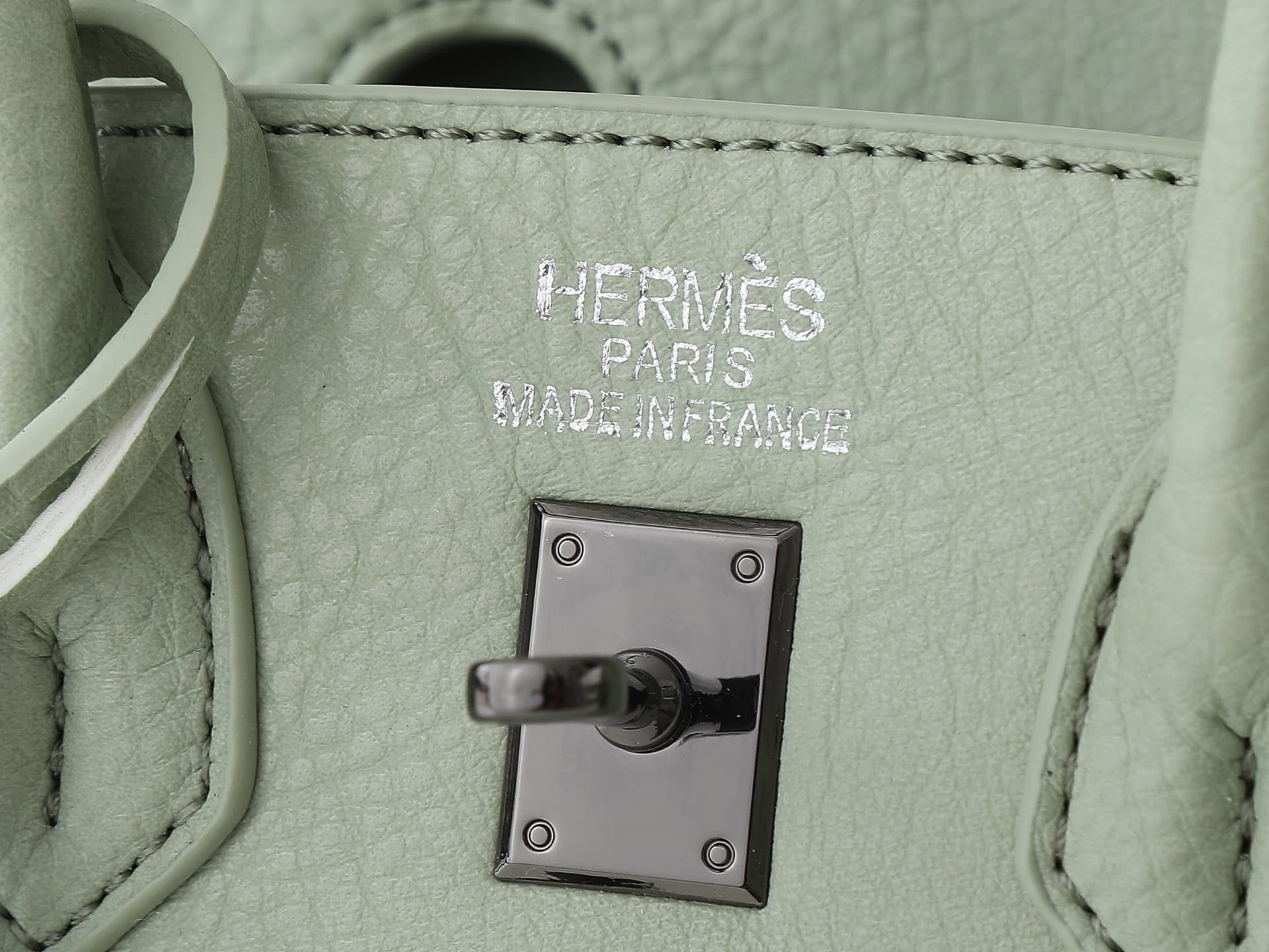 C4838 New 11925 upgraded version, original design. Hermès platinum elephant pattern: green color. It’s a high-end women’s casual briefcase, designed for crossbody use. The craftsmanship is extremely exquisite and elegant. It comes in a bag made from impor — image 8