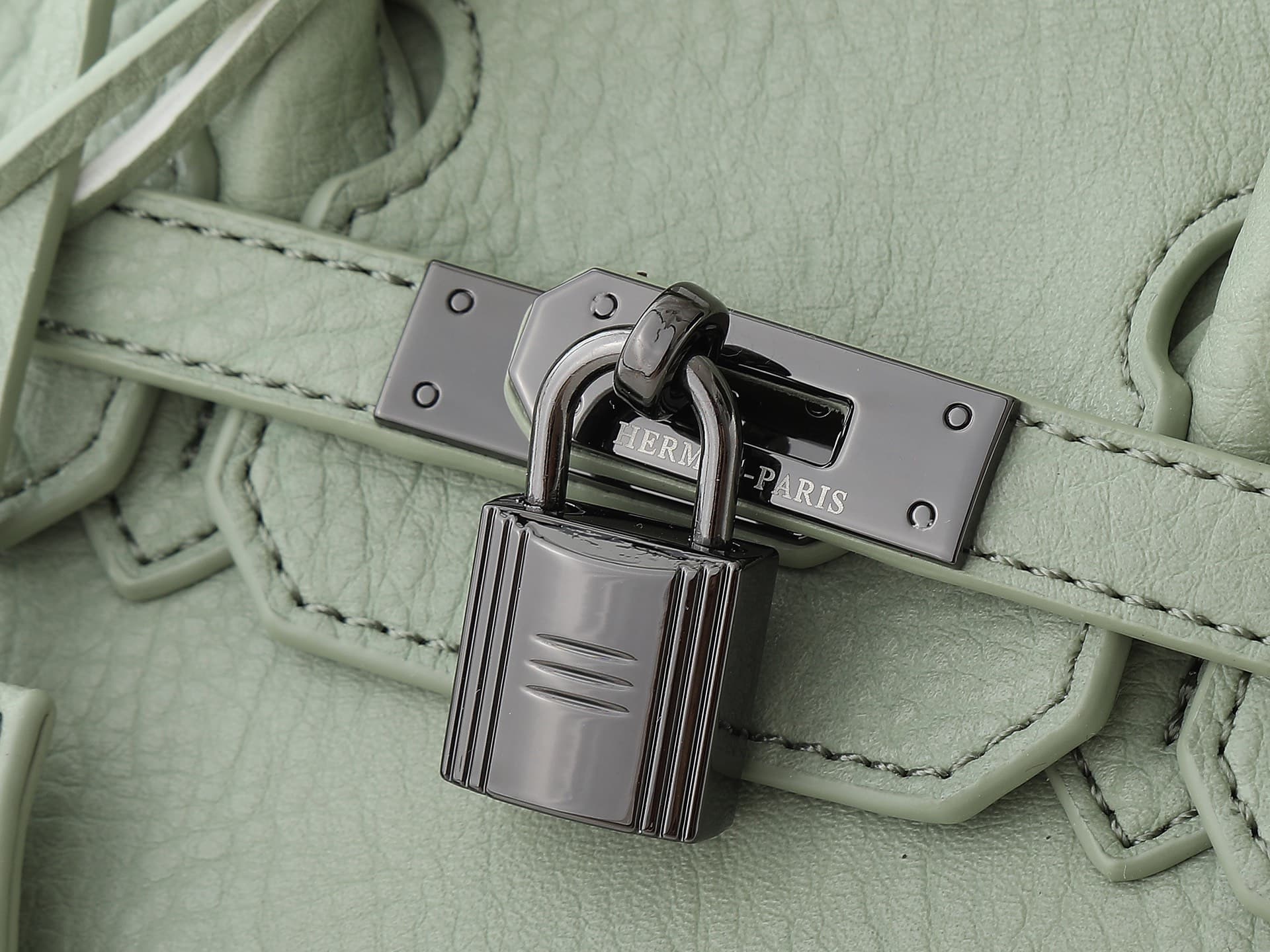 C4838 New 11925 upgraded version, original design. Hermès platinum elephant pattern: green color. It’s a high-end women’s casual briefcase, designed for crossbody use. The craftsmanship is extremely exquisite and elegant. It comes in a bag made from impor — image 5