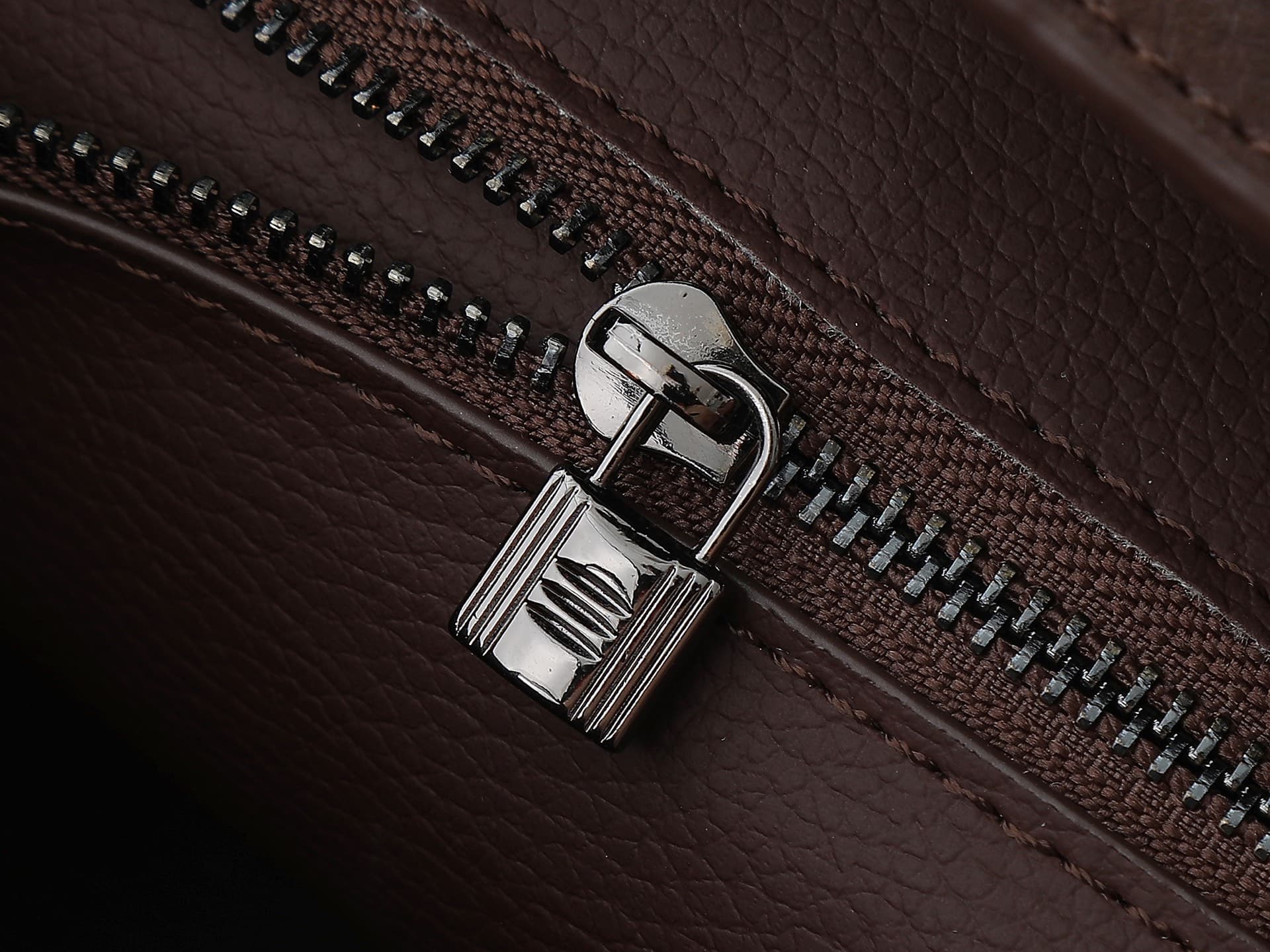 C4834 The new 11925 upgrade version, with the original Hermès platinum elephant pattern: coffee color. It’s a high-end women’s casual briefcase, similar to those available at specialty stores. It’s a crossbody bag, and the craftsmanship is extremely delic — image 7