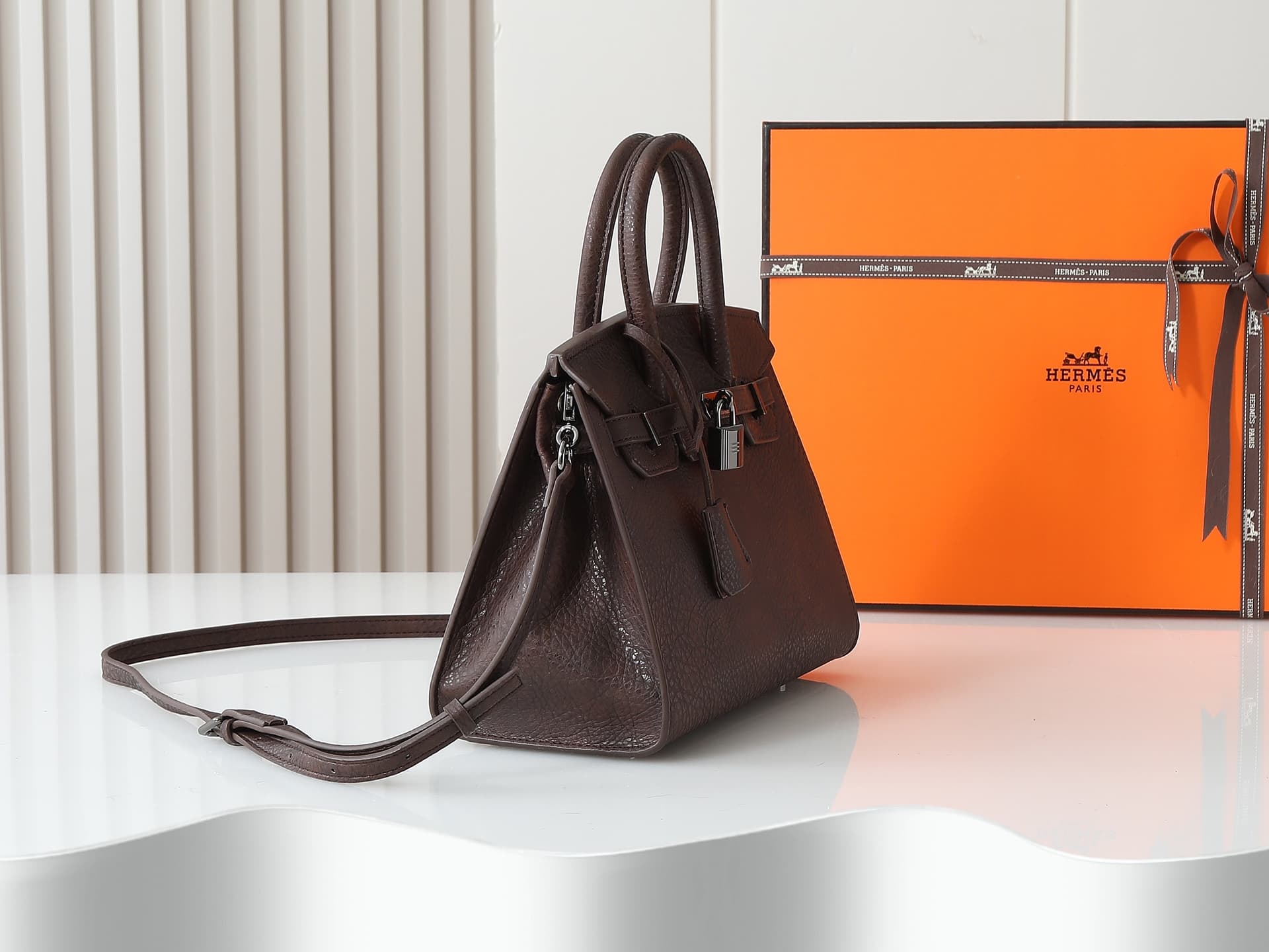 C4834 The new 11925 upgrade version, with the original Hermès platinum elephant pattern: coffee color. It’s a high-end women’s casual briefcase, similar to those available at specialty stores. It’s a crossbody bag, and the craftsmanship is extremely delic — image 3