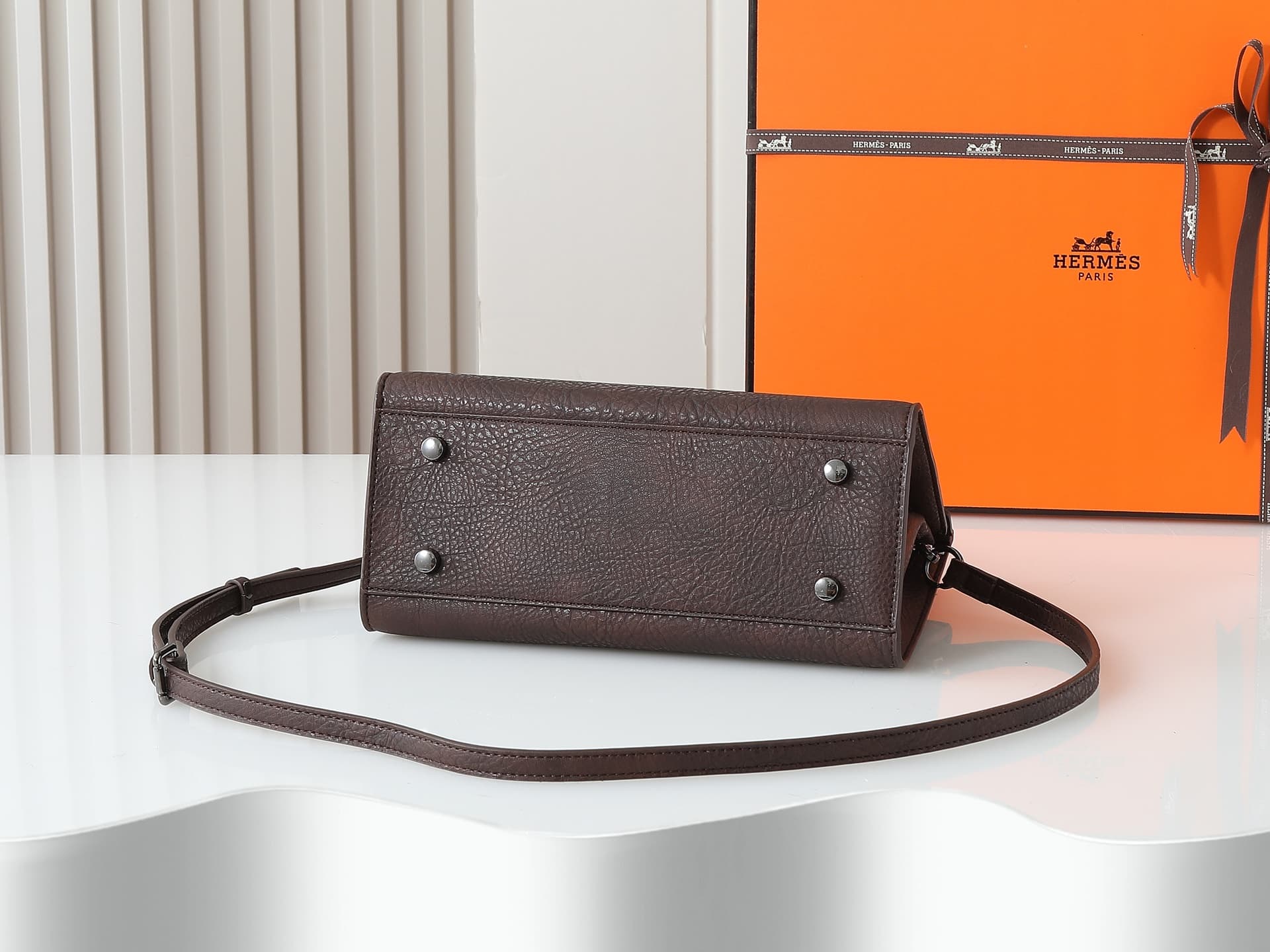 C4834 The new 11925 upgrade version, with the original Hermès platinum elephant pattern: coffee color. It’s a high-end women’s casual briefcase, similar to those available at specialty stores. It’s a crossbody bag, and the craftsmanship is extremely delic — image 4