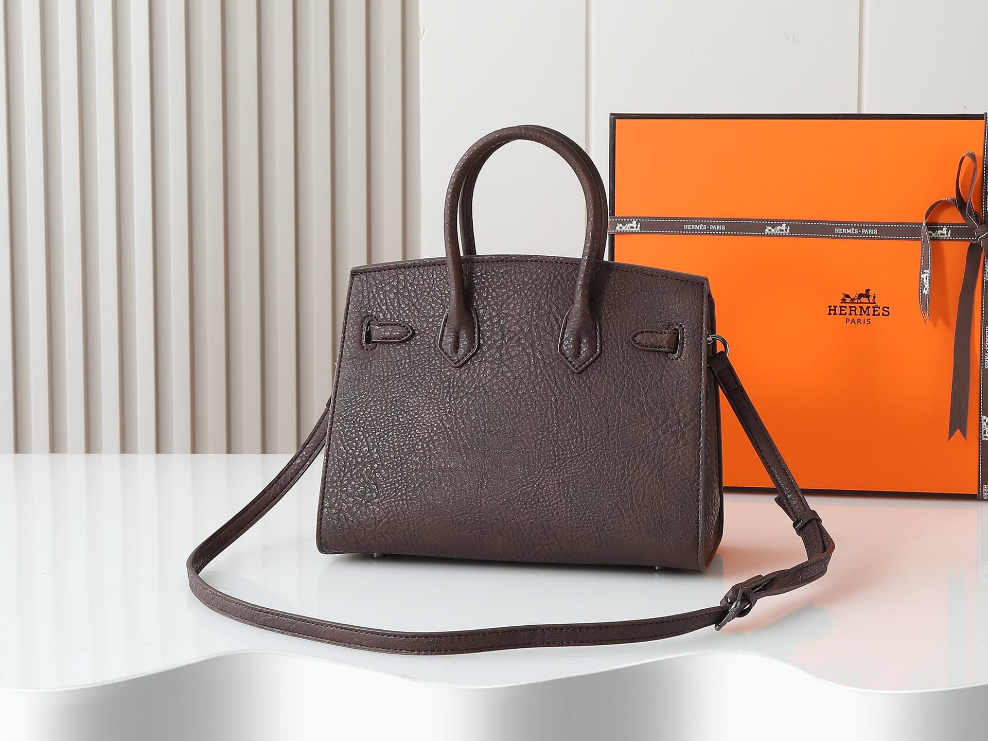 C4834 The new 11925 upgrade version, with the original Hermès platinum elephant pattern: coffee color. It’s a high-end women’s casual briefcase, similar to those available at specialty stores. It’s a crossbody bag, and the craftsmanship is extremely delic — image 2