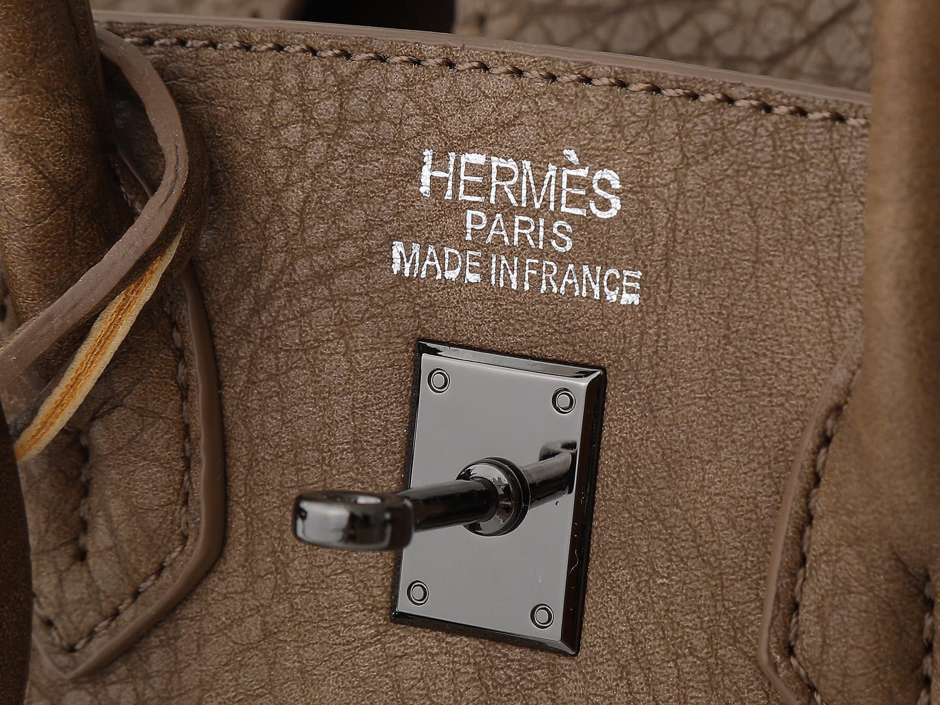 C4839 New version of 11925 – upgraded version of the original model. Hermès platinum elephant pattern: camel color. It’s a high-end women’s casual briefcase, similar to those available at specialty stores. It’s a crossbody bag with extremely fine and eleg — image 8