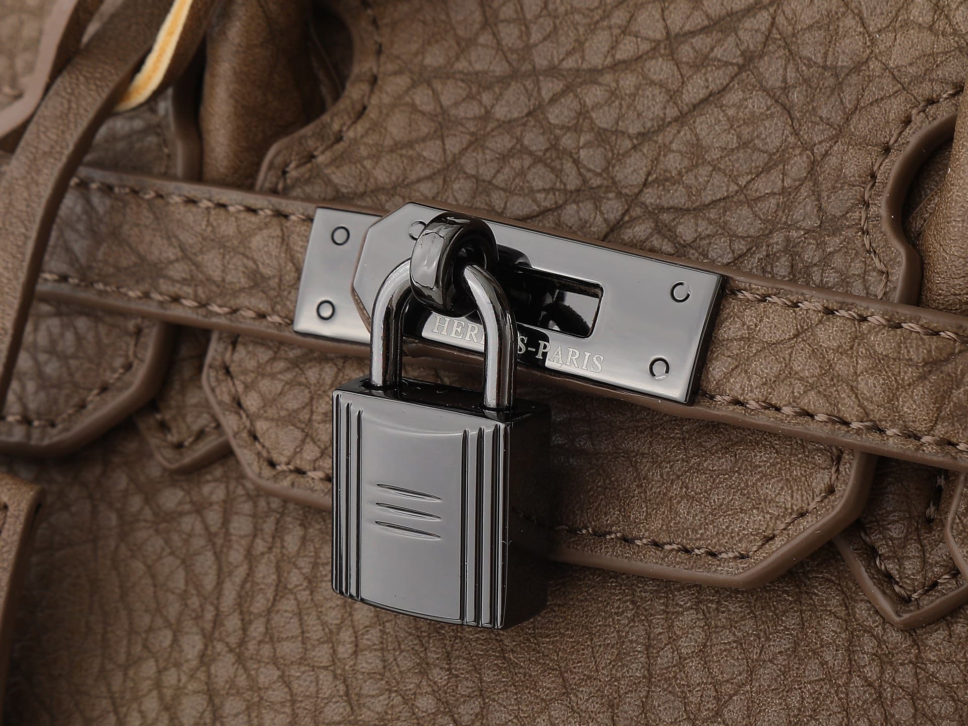 C4839 New version of 11925 – upgraded version of the original model. Hermès platinum elephant pattern: camel color. It’s a high-end women’s casual briefcase, similar to those available at specialty stores. It’s a crossbody bag with extremely fine and eleg — image 5