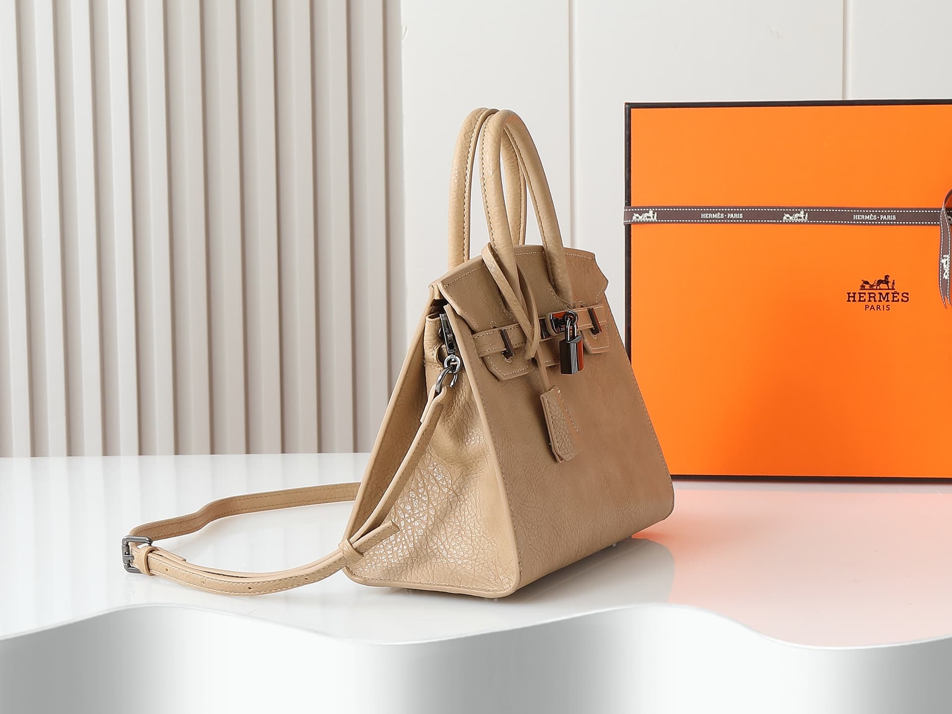 C4829 New version of 11925 – upgraded version of the original model. Hermès platinum elephant pattern: light coffee color. It’s a high-end women’s casual briefcase, designed for crossbody use. The craftsmanship is extremely exquisite and elegant. It comes — image 3