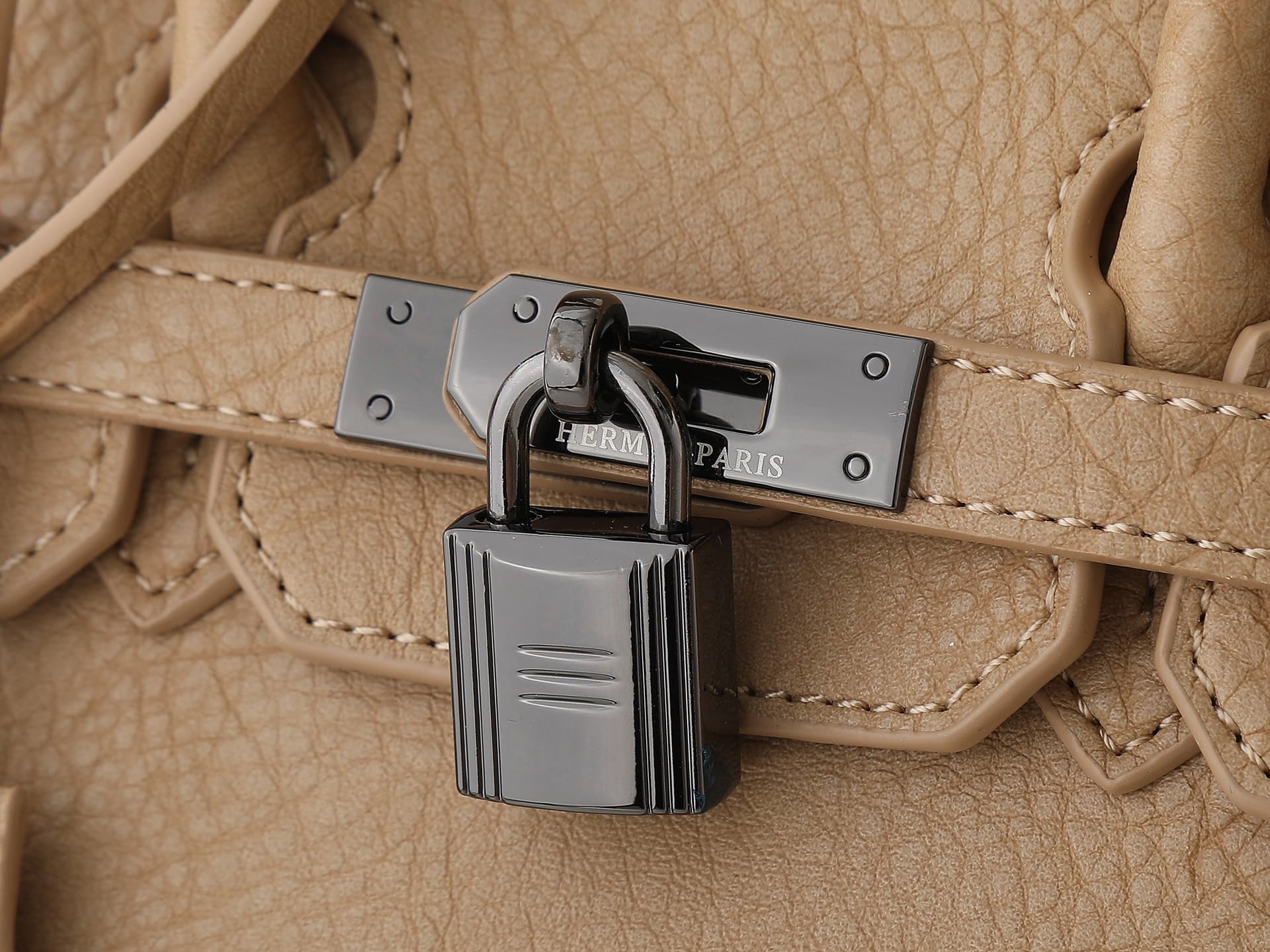 C4829 New version of 11925 – upgraded version of the original model. Hermès platinum elephant pattern: light coffee color. It’s a high-end women’s casual briefcase, designed for crossbody use. The craftsmanship is extremely exquisite and elegant. It comes — image 5