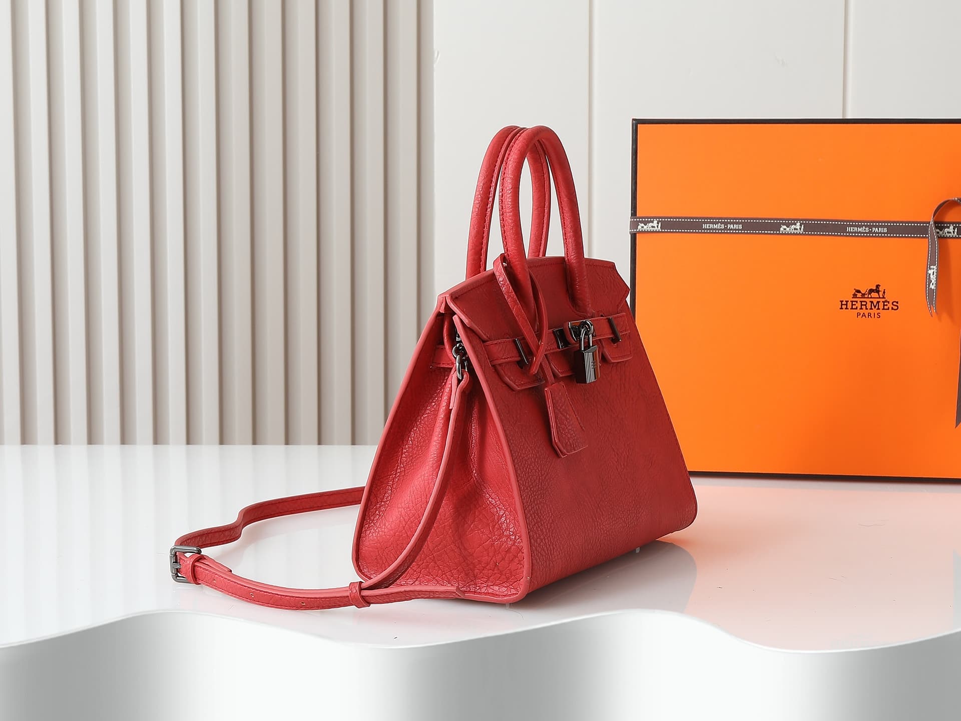 C4831 The upgraded version of the new 11925 model features the Hermès platinum elephant pattern: red color. It is a high-end women’s casual briefcase, designed for crossbody use. The craftsmanship is extremely delicate and elegant. It comes in a bag made  — image 3
