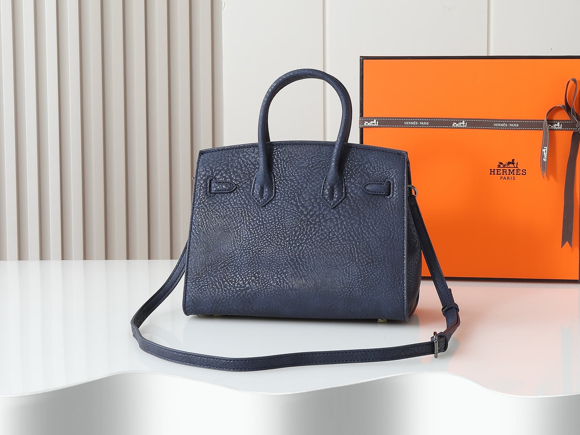 C4840 The new 11925 upgraded version is the same as the original model. Hermès platinum elephant pattern: camel color. It’s a high-end women’s casual briefcase, available only at specialty stores. It’s a crossbody bag with extremely delicate and elegant c — image 2
