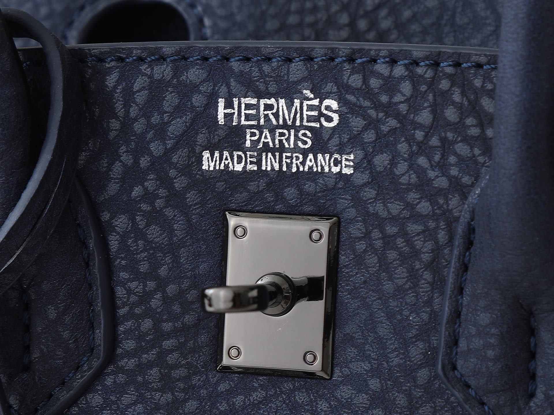 C4840 The new 11925 upgraded version is the same as the original model. Hermès platinum elephant pattern: camel color. It’s a high-end women’s casual briefcase, available only at specialty stores. It’s a crossbody bag with extremely delicate and elegant c — image 8