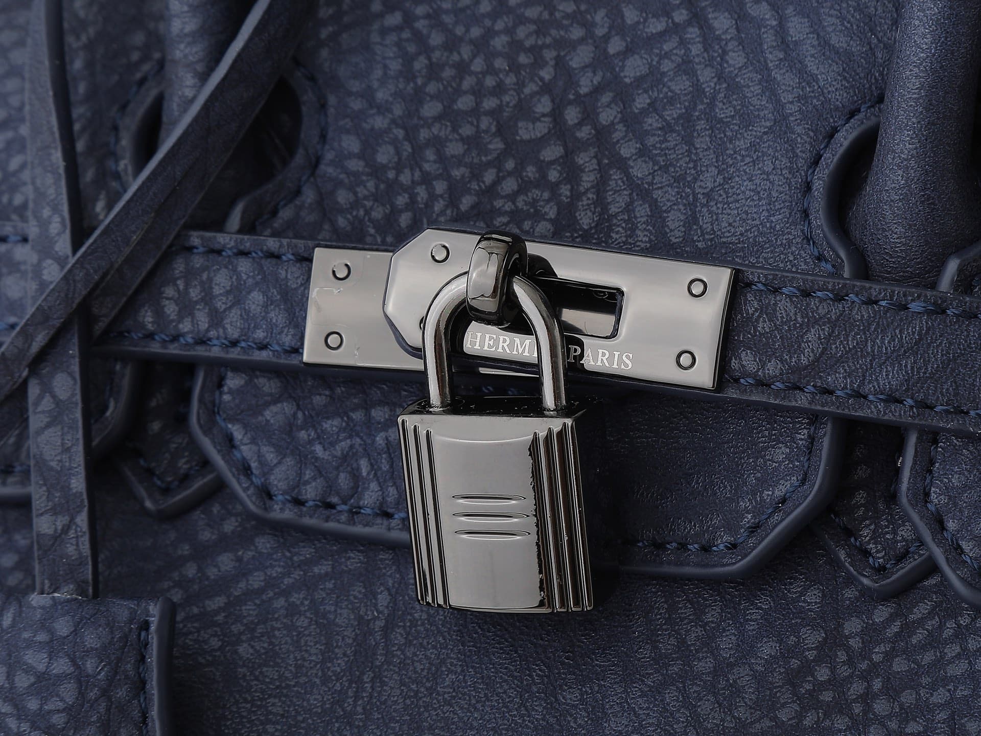 C4840 The new 11925 upgraded version is the same as the original model. Hermès platinum elephant pattern: camel color. It’s a high-end women’s casual briefcase, available only at specialty stores. It’s a crossbody bag with extremely delicate and elegant c — image 6