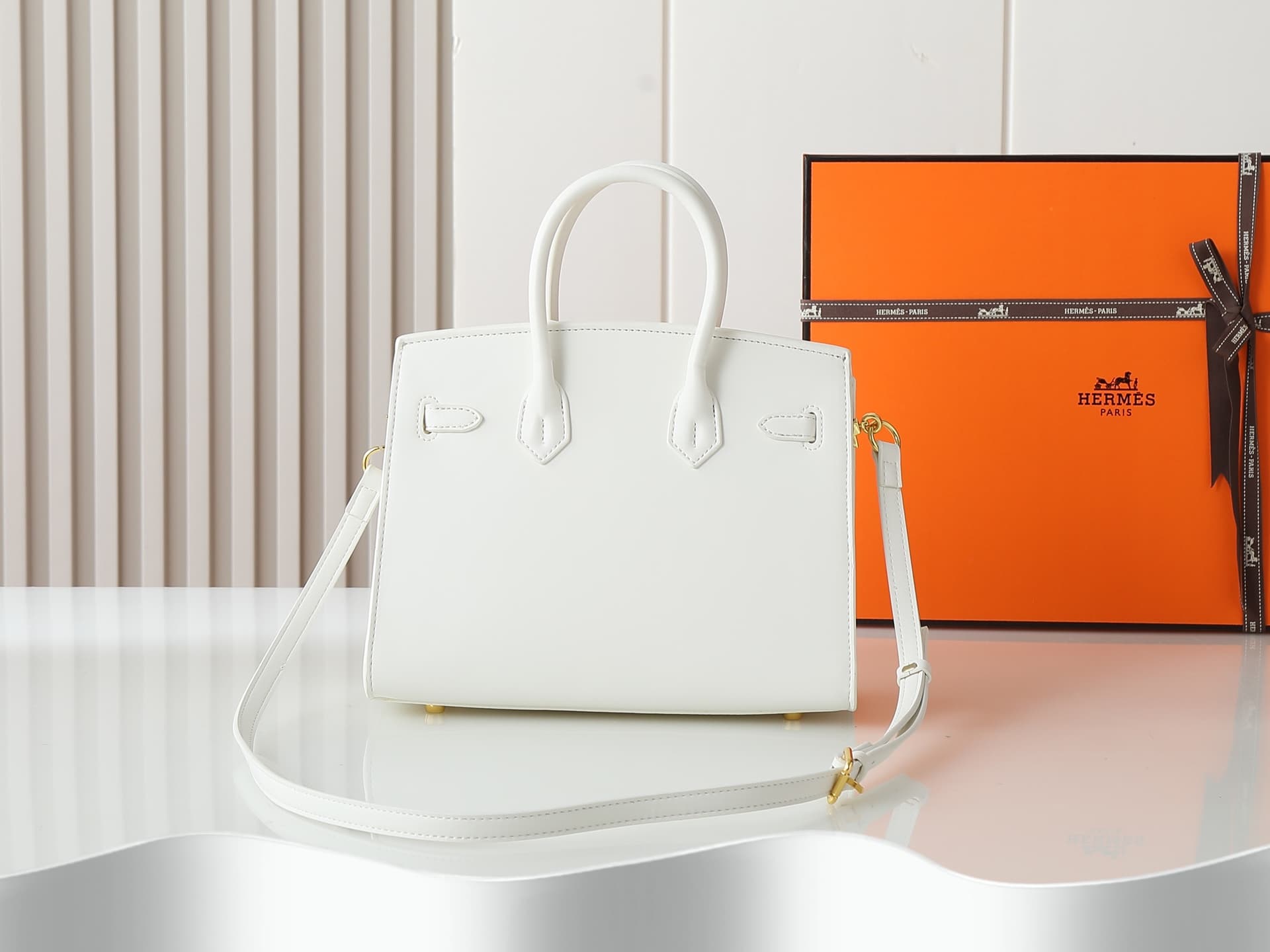 C4645 Medium 300, Small 290, New model 11925, Upgraded version of the original. Hermès platinum flat pattern: white lines; a high-end women’s casual briefcase similar to those available at specialty stores. It’s a crossbody bag with extremely exquisite an — image 2