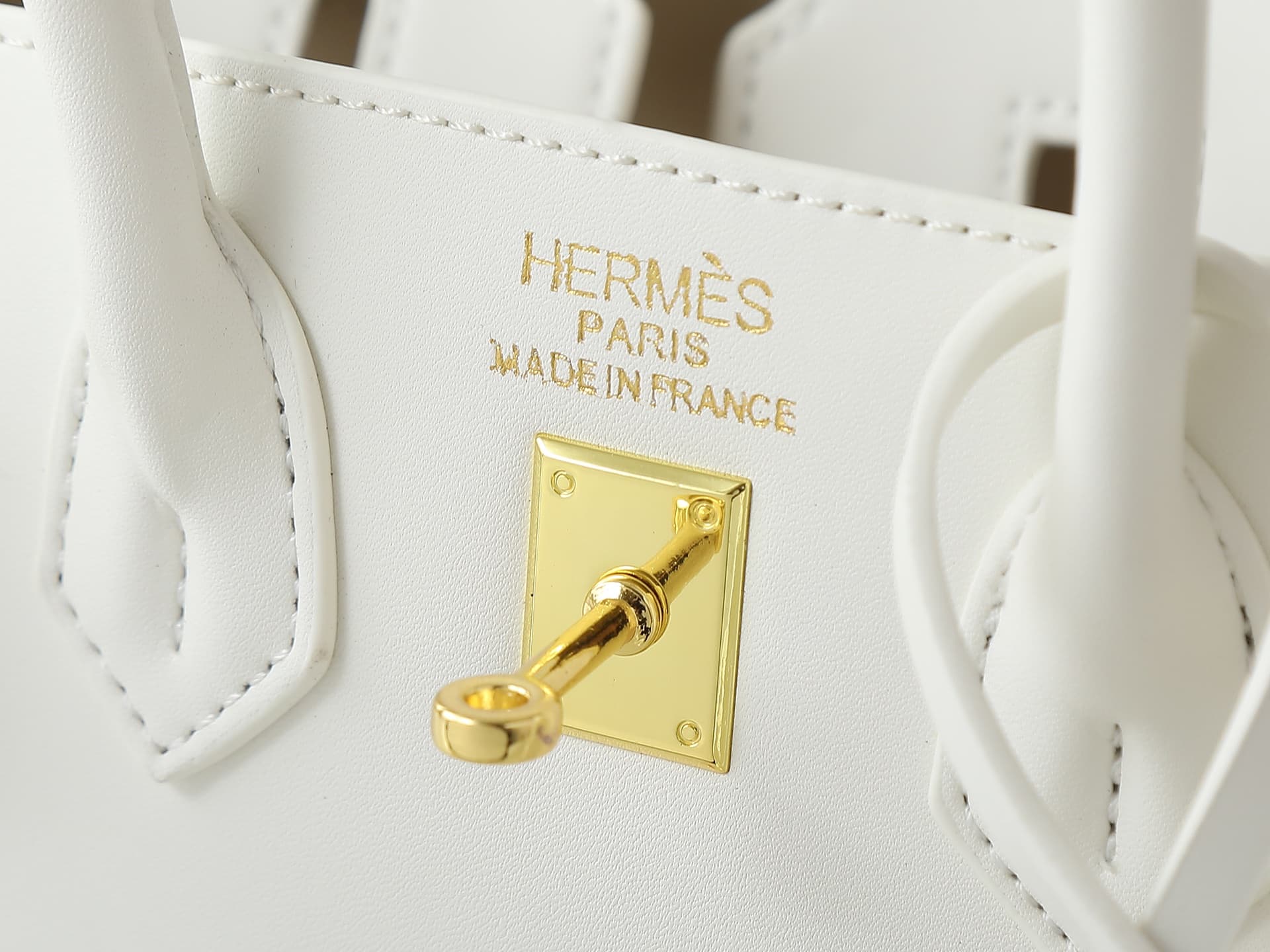 C4645 Medium 300, Small 290, New model 11925, Upgraded version of the original. Hermès platinum flat pattern: white lines; a high-end women’s casual briefcase similar to those available at specialty stores. It’s a crossbody bag with extremely exquisite an — image 8