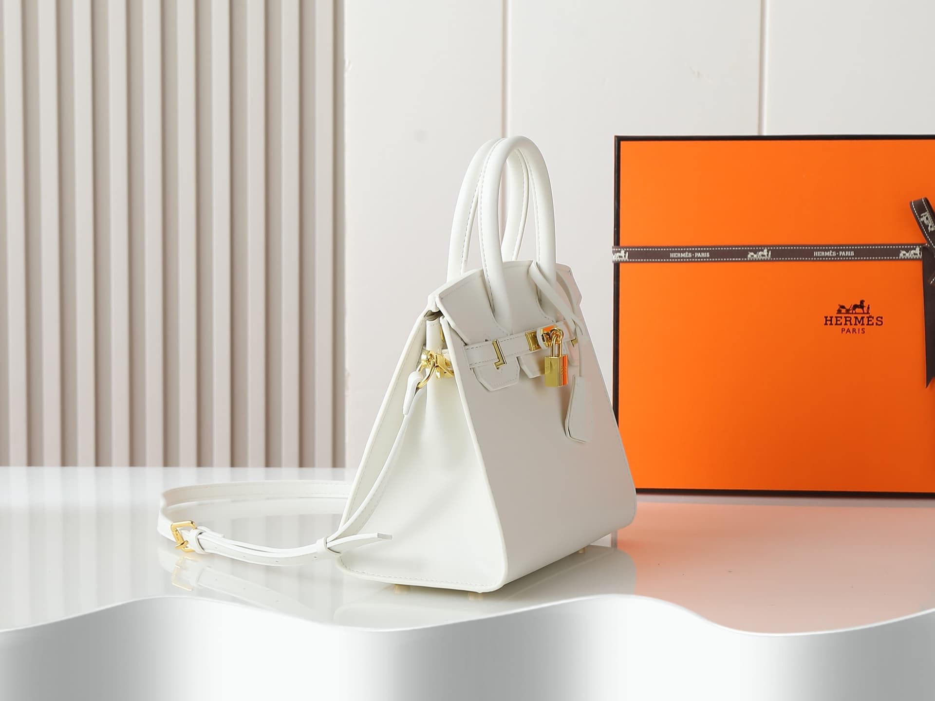 C4645 Medium 300, Small 290, New model 11925, Upgraded version of the original. Hermès platinum flat pattern: white lines; a high-end women’s casual briefcase similar to those available at specialty stores. It’s a crossbody bag with extremely exquisite an — image 3