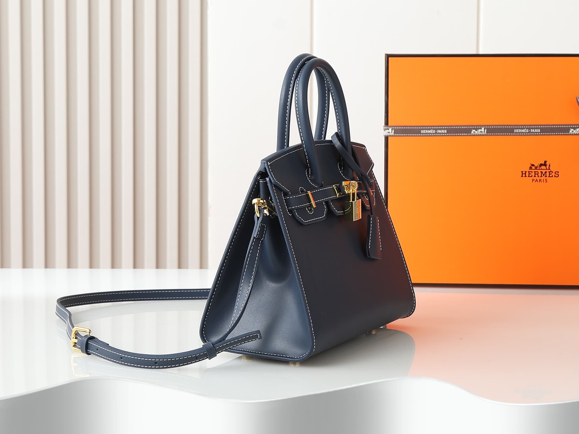 C4643 Medium 300, Small 290, New model 11925, Upgraded version of the original. Hermès platinum flat pattern: white lines; a high-end women’s casual briefcase similar to those found at specialty stores. It’s a crossbody bag with extremely exquisite and el — image 3