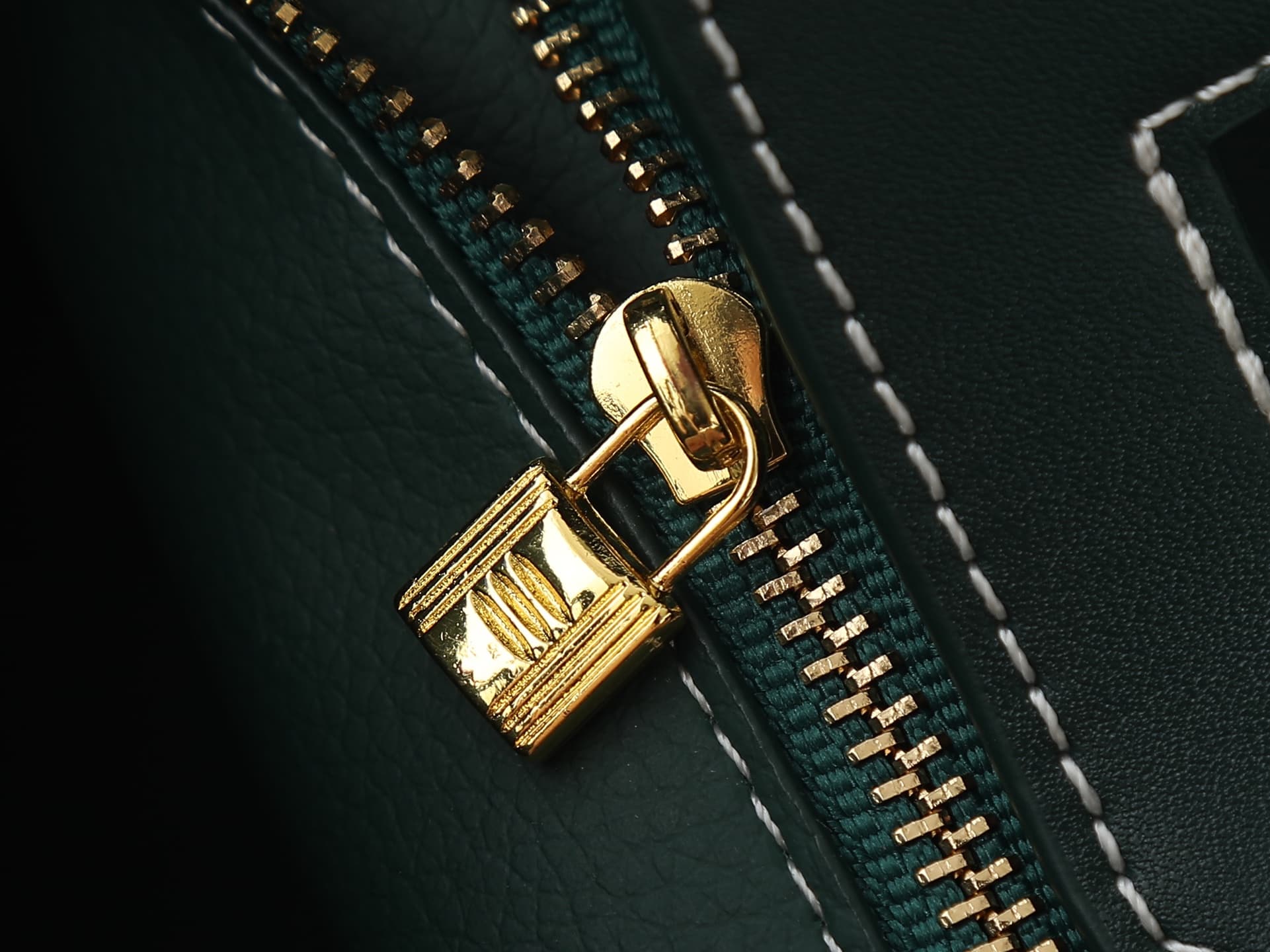 C4644 Medium 300, Small 290, New 11925, Upgraded version of the original model. Hermès platinum flat pattern: white lines; a high-end women’s casual briefcase similar to those available at specialty stores. A crossbody bag with extremely delicate and eleg — image 7