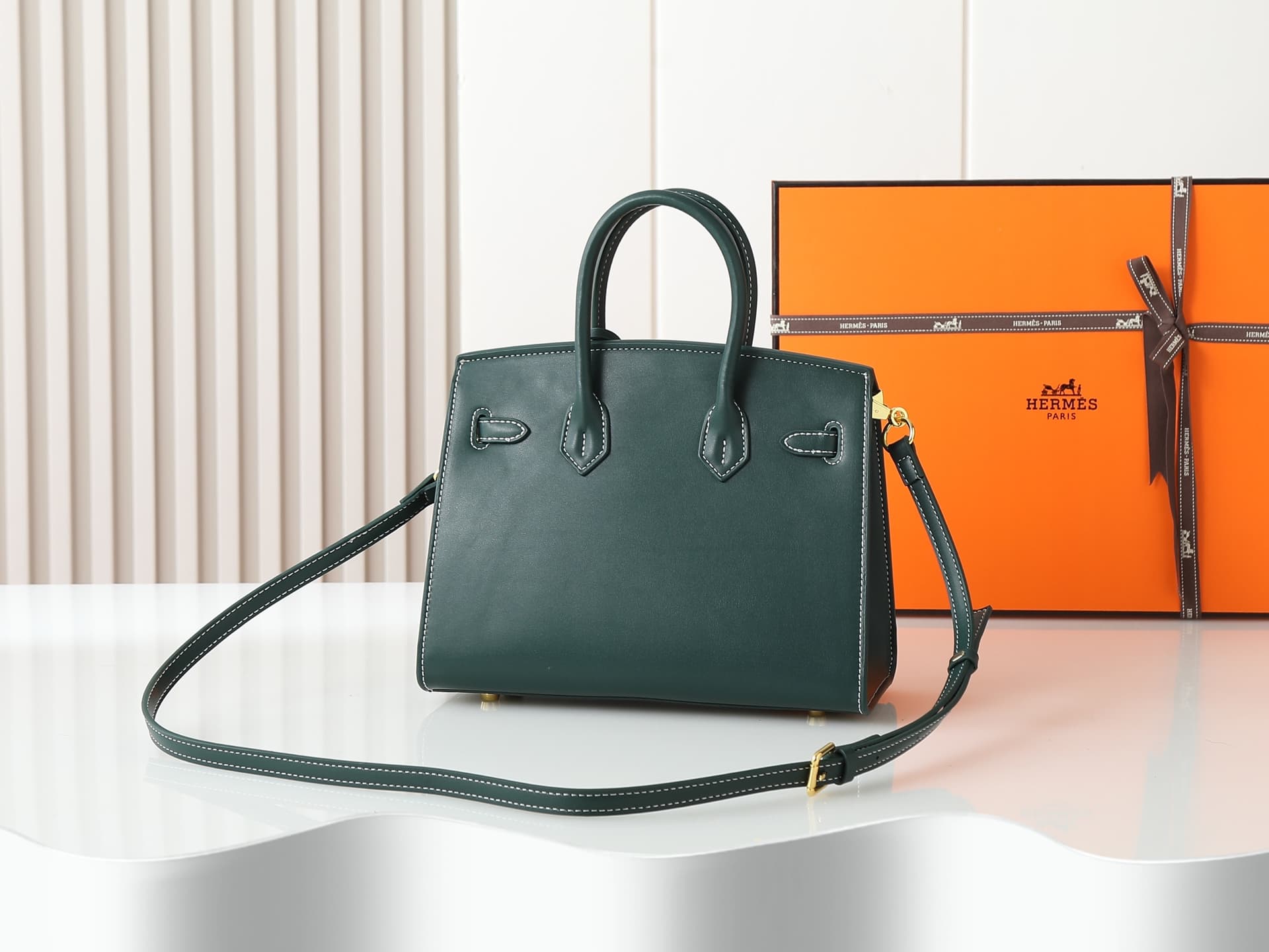 C4644 Medium 300, Small 290, New 11925, Upgraded version of the original model. Hermès platinum flat pattern: white lines; a high-end women’s casual briefcase similar to those available at specialty stores. A crossbody bag with extremely delicate and eleg — image 2