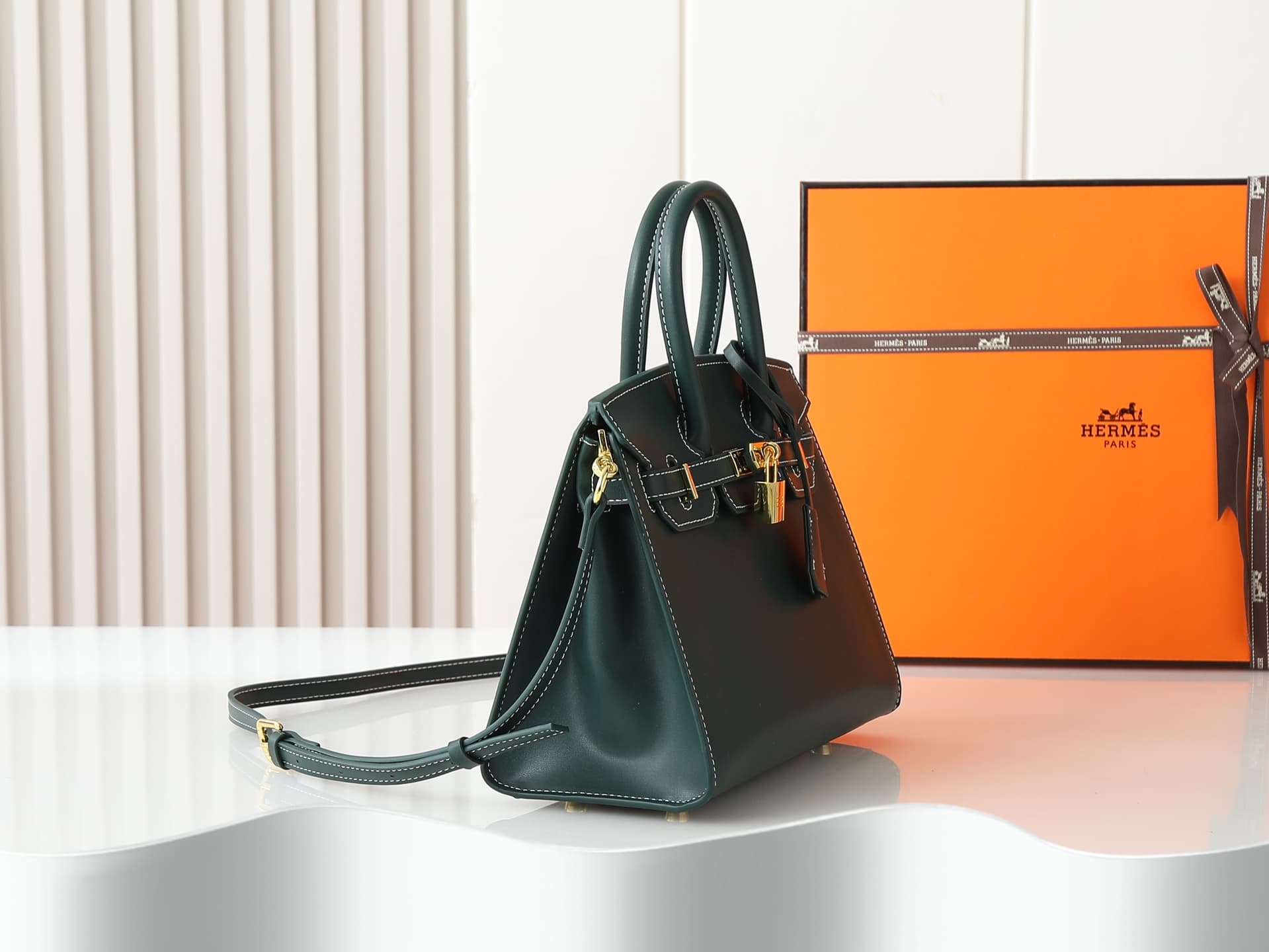 C4644 Medium 300, Small 290, New 11925, Upgraded version of the original model. Hermès platinum flat pattern: white lines; a high-end women’s casual briefcase similar to those available at specialty stores. A crossbody bag with extremely delicate and eleg — image 3