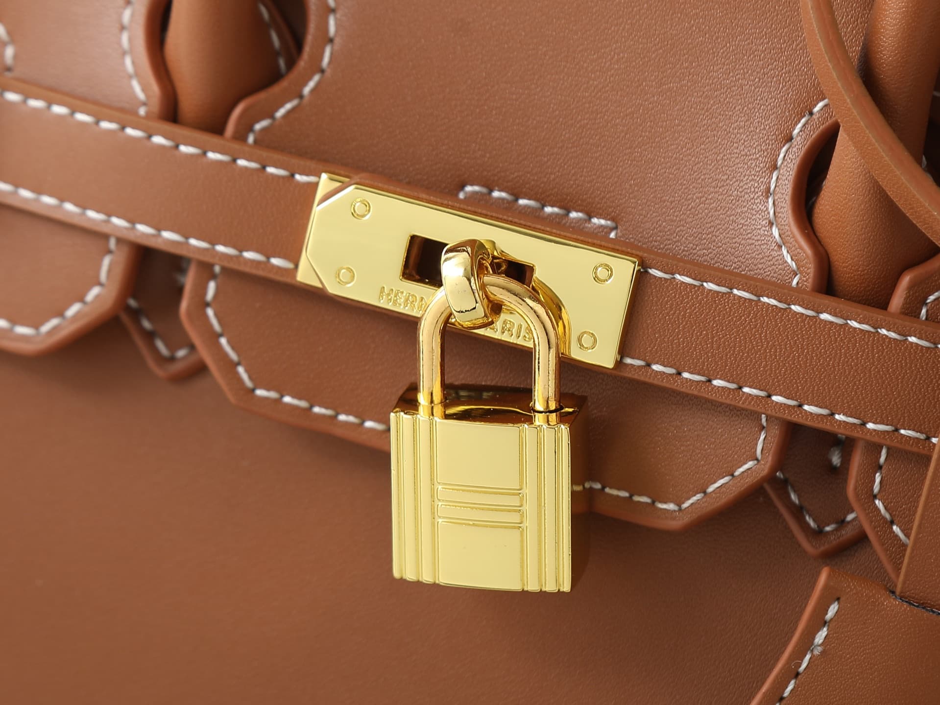 C4642 300, small 290, new model 11925, upgraded version of the original. Hermès platinum flat pattern: white lines; a high-end women’s casual briefcase similar to those available at specialty stores. A crossbody bag with extremely delicate and elegant cra — image 5