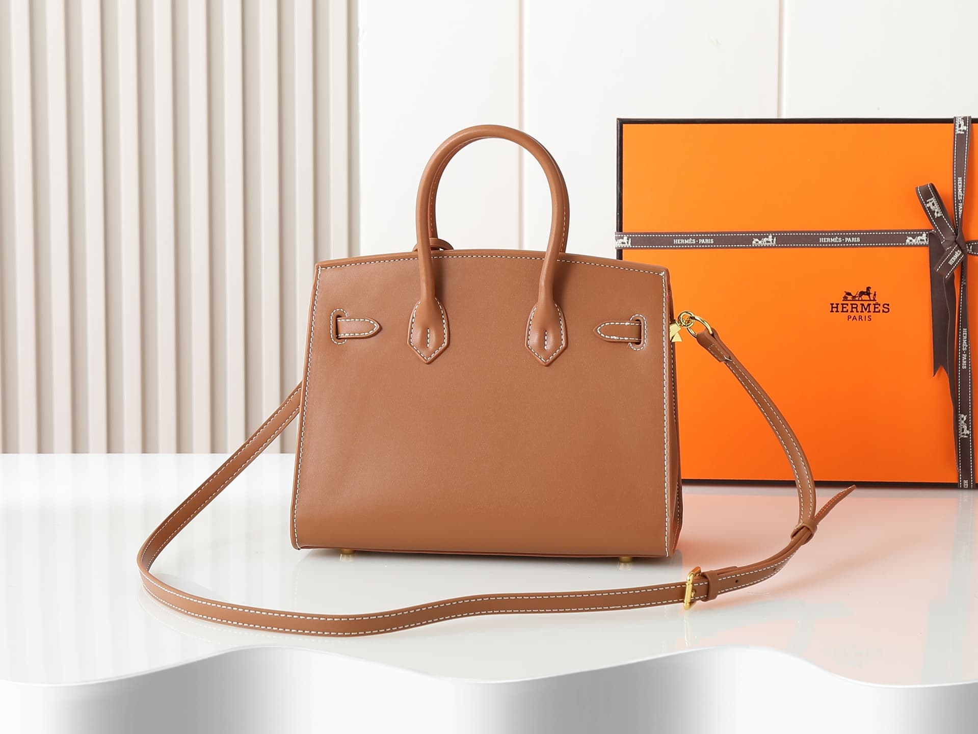 C4642 300, small 290, new model 11925, upgraded version of the original. Hermès platinum flat pattern: white lines; a high-end women’s casual briefcase similar to those available at specialty stores. A crossbody bag with extremely delicate and elegant cra — image 2