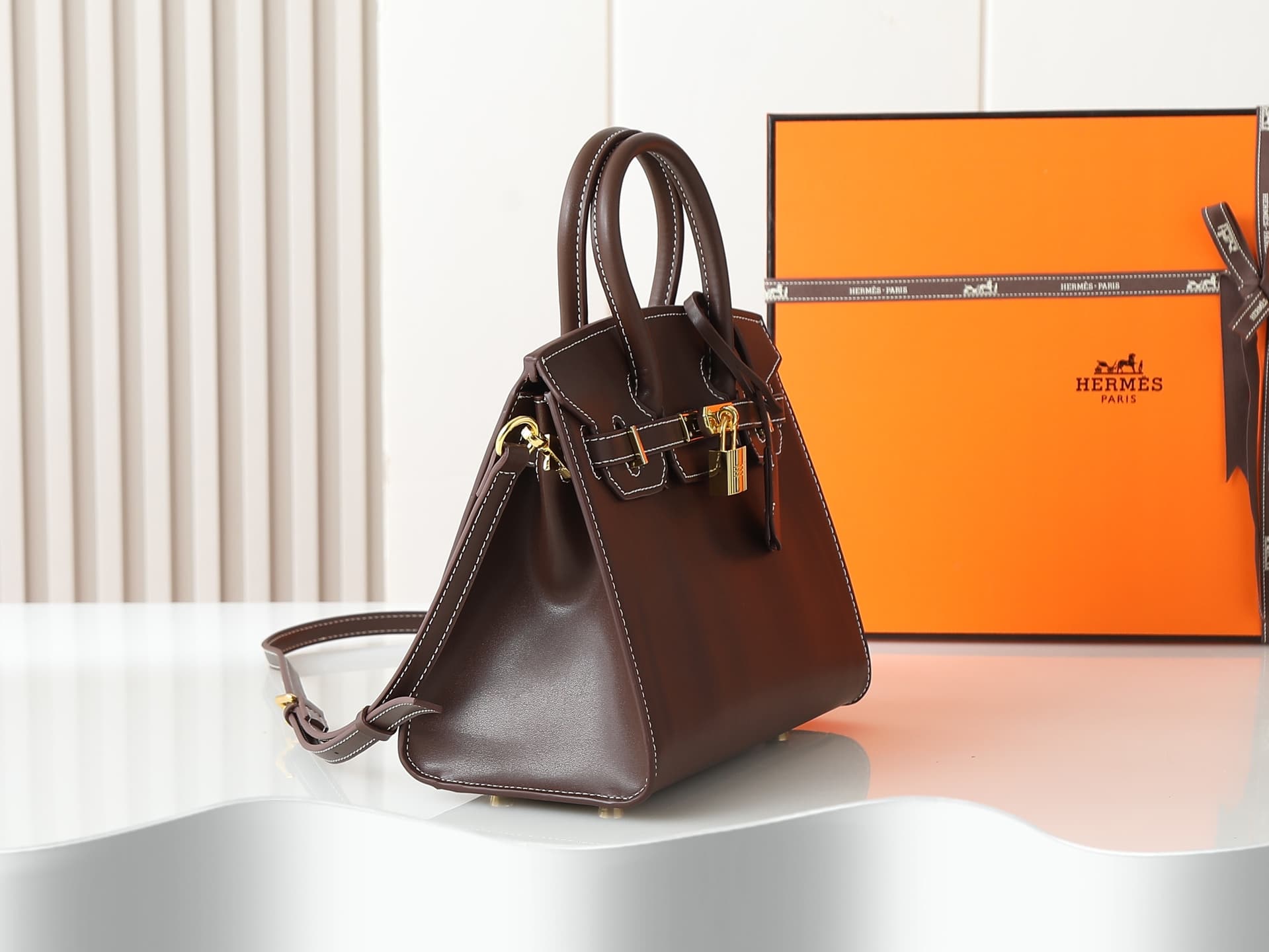C4936 Medium 300, Small 290, New 11925, Upgraded version of the original model. Hermès platinum flat pattern: white lines; a high-end women’s casual briefcase identical to those found at specialty stores. Crossbody bag – extremely well-made and elegant in — image 3