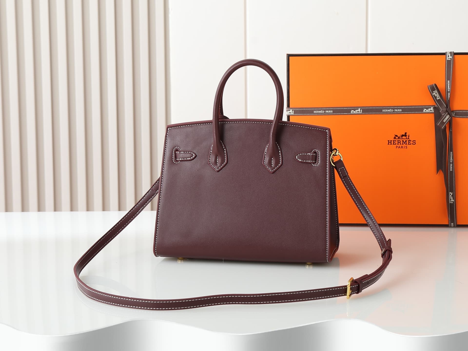 C4935 Medium 300, Small 290, New model 11925, Upgraded version of the original. Hermès platinum plain pattern: white lines; same high-end women’s casual briefcase style as those available at specialty stores. Crossbody bag – exquisitely crafted and elegan — image 2