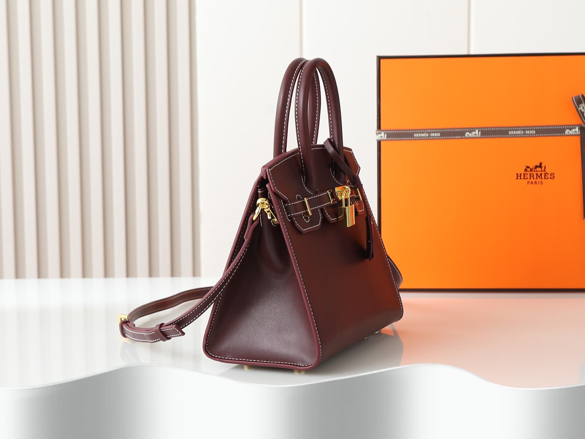 C4935 Medium 300, Small 290, New model 11925, Upgraded version of the original. Hermès platinum plain pattern: white lines; same high-end women’s casual briefcase style as those available at specialty stores. Crossbody bag – exquisitely crafted and elegan — image 3