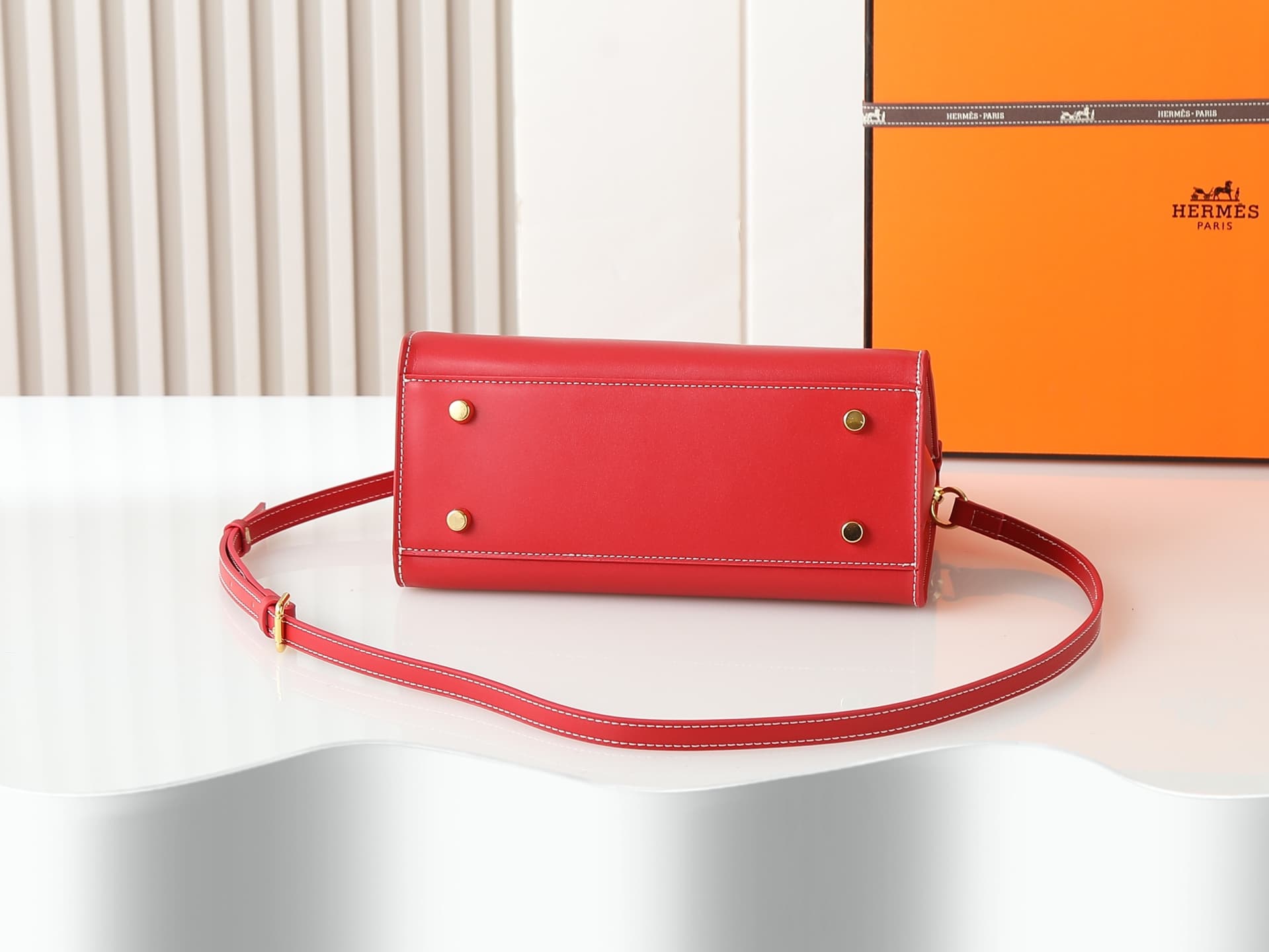 C4933 Medium 300, Small 290, New model 11925, Upgraded version of the original. Hermès platinum flat pattern: white lines; a high-end women’s casual briefcase similar to those available at specialty stores. A crossbody bag with extremely delicate and eleg — image 4