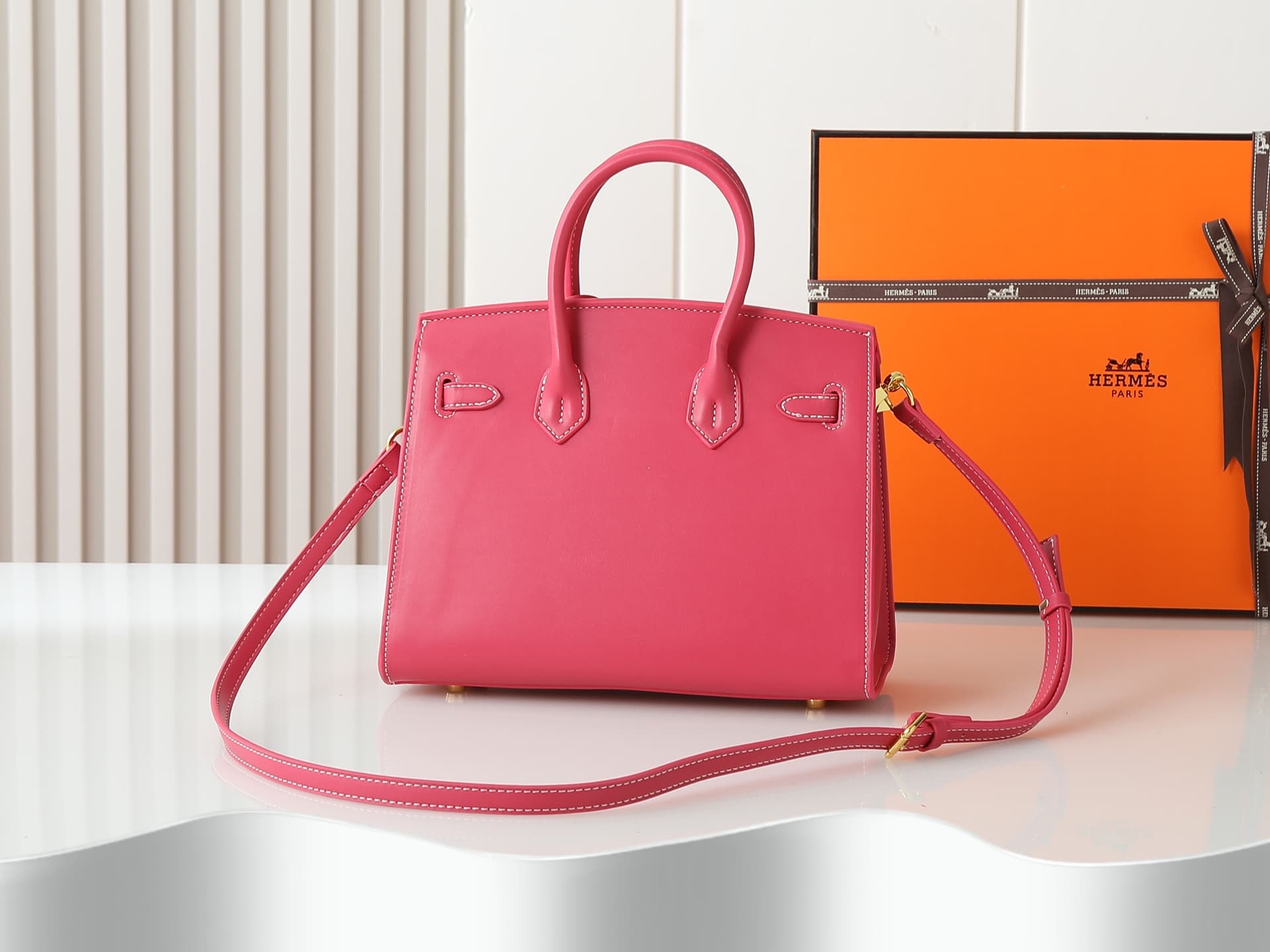 C4932 Medium 300, Small 290, New 11925, Upgraded version of the original model. Hermès platinum flat pattern: white lines; a high-end women’s casual briefcase similar to those available at specialty stores. A crossbody bag with extremely delicate and eleg — image 2