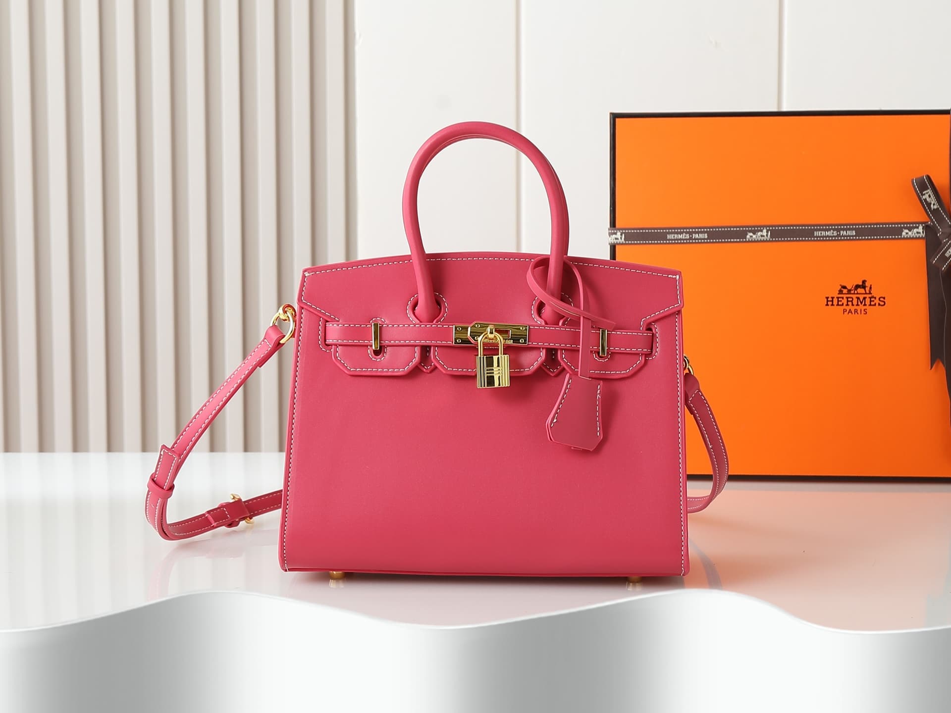 C4932 Medium 300, Small 290, New 11925, Upgraded version of the original model. Hermès platinum flat pattern: white lines; a high-end women’s casual briefcase similar to those available at specialty stores. A crossbody bag with extremely delicate and eleg — image 1