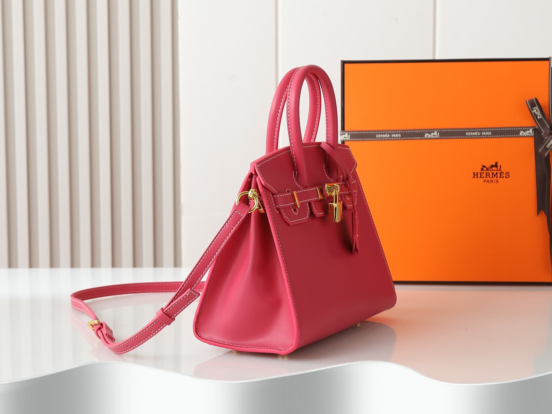 C4932 Medium 300, Small 290, New 11925, Upgraded version of the original model. Hermès platinum flat pattern: white lines; a high-end women’s casual briefcase similar to those available at specialty stores. A crossbody bag with extremely delicate and eleg — image 3