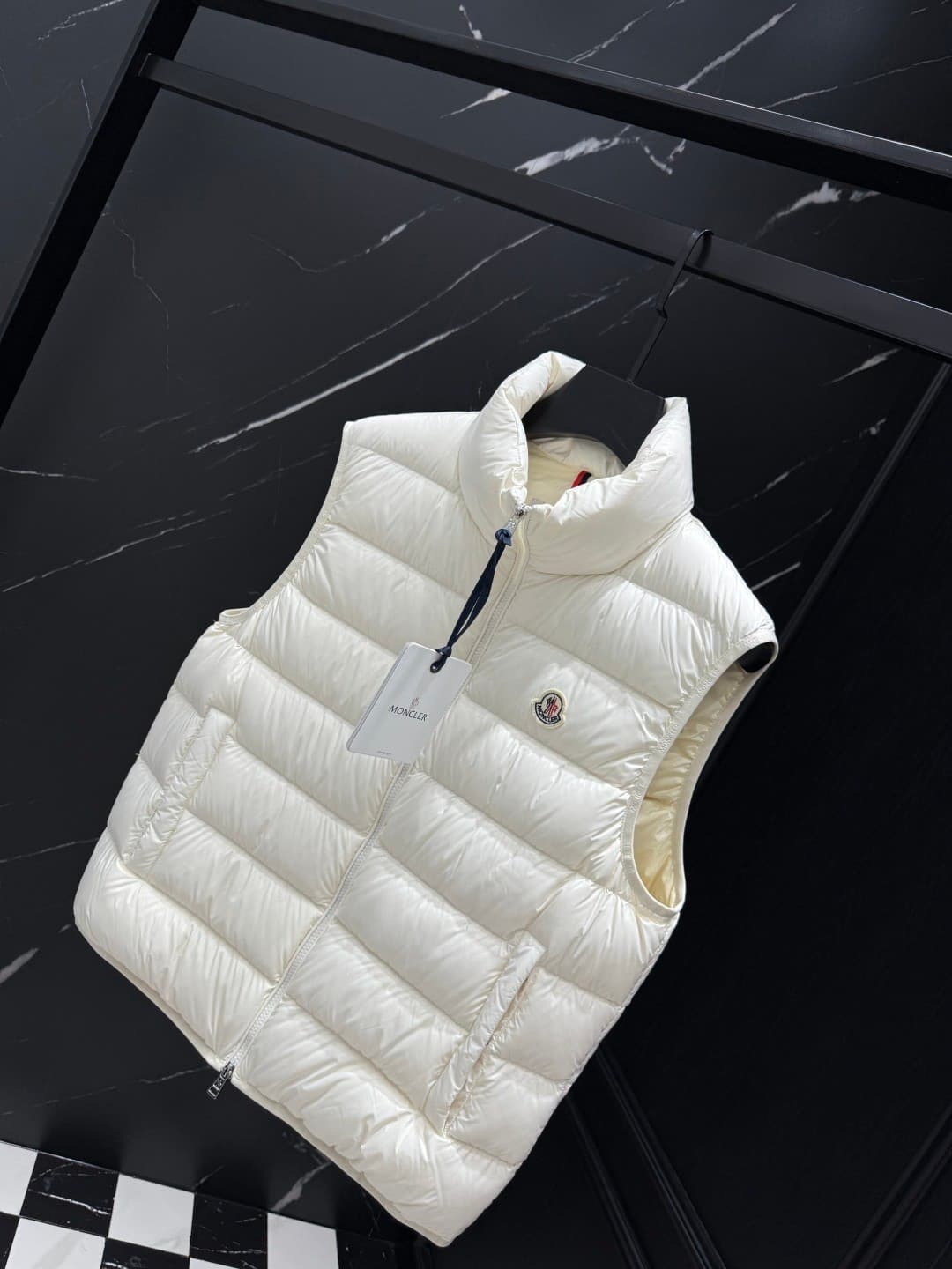 C11037 2026 new autumn/winter down vest 🆕 Original custom hardware components, all imported and specially made. Welcome to compare. Absolutely high quality. Made with top-tier 95 white duck down, ultra soft, with sufficient fluffiness and fullness. Superl — image 2