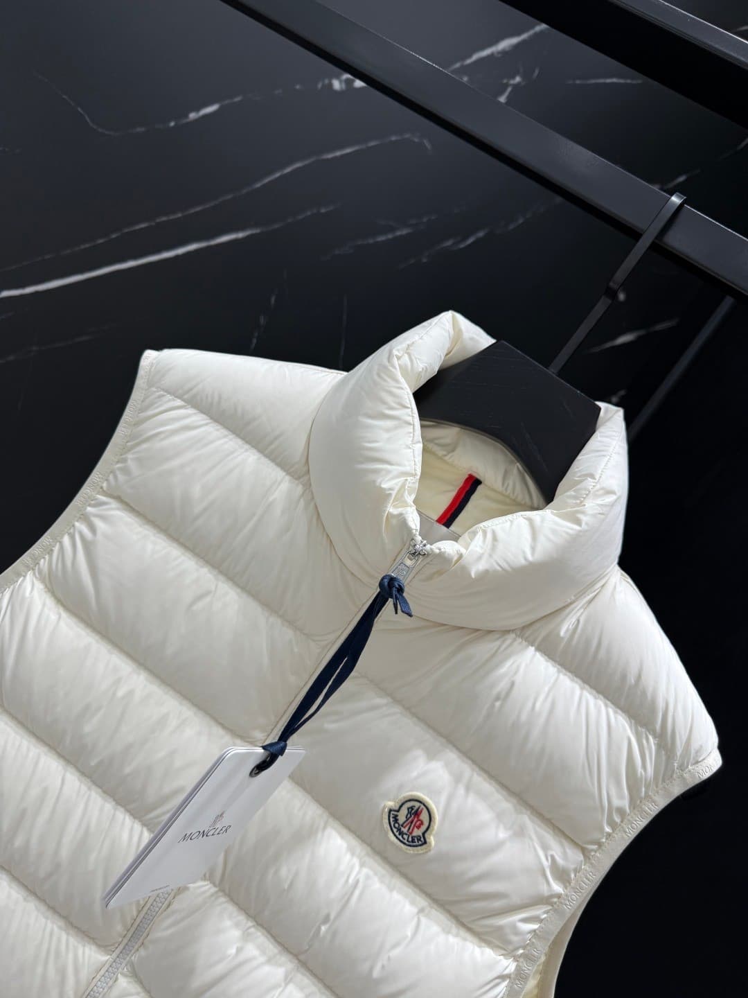 C11037 2026 new autumn/winter down vest 🆕 Original custom hardware components, all imported and specially made. Welcome to compare. Absolutely high quality. Made with top-tier 95 white duck down, ultra soft, with sufficient fluffiness and fullness. Superl — image 3