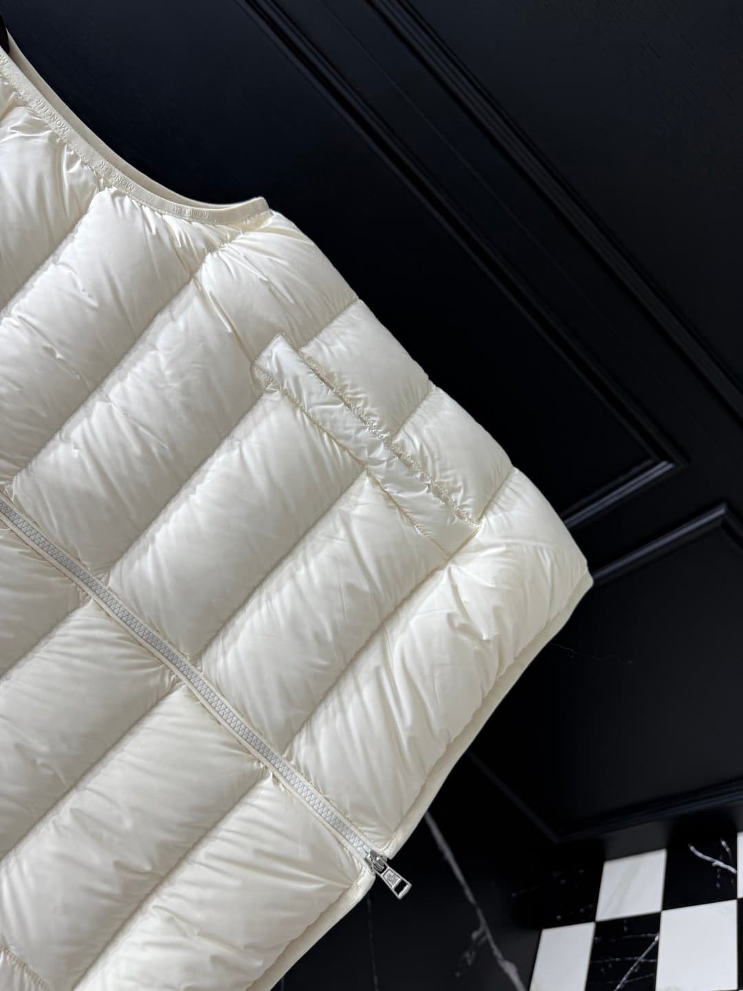 C11037 2026 new autumn/winter down vest 🆕 Original custom hardware components, all imported and specially made. Welcome to compare. Absolutely high quality. Made with top-tier 95 white duck down, ultra soft, with sufficient fluffiness and fullness. Superl — image 5