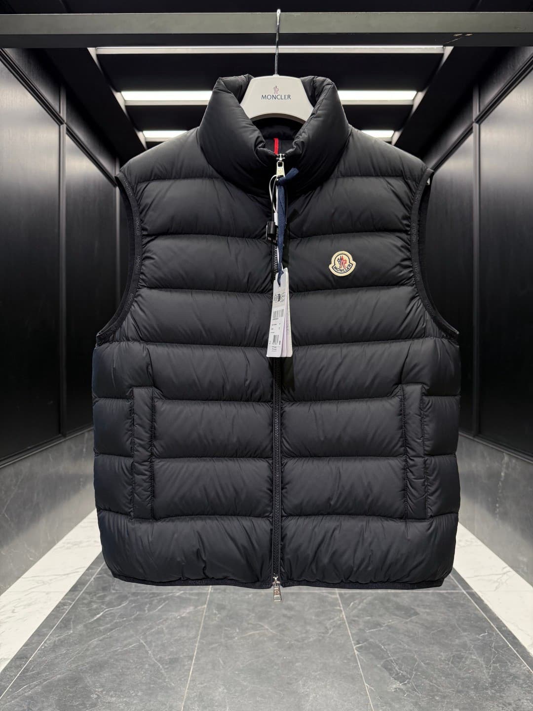 C11038 2026 New fall/winter down vest 🆕 Original custom metal accessories, all imported. Welcome to compare. Absolutely high quality. Made with top-quality 95 white duck down – ultra soft, with ample fluffy filling. Exquisite craftsmanship. Perfect fit. N — image 3
