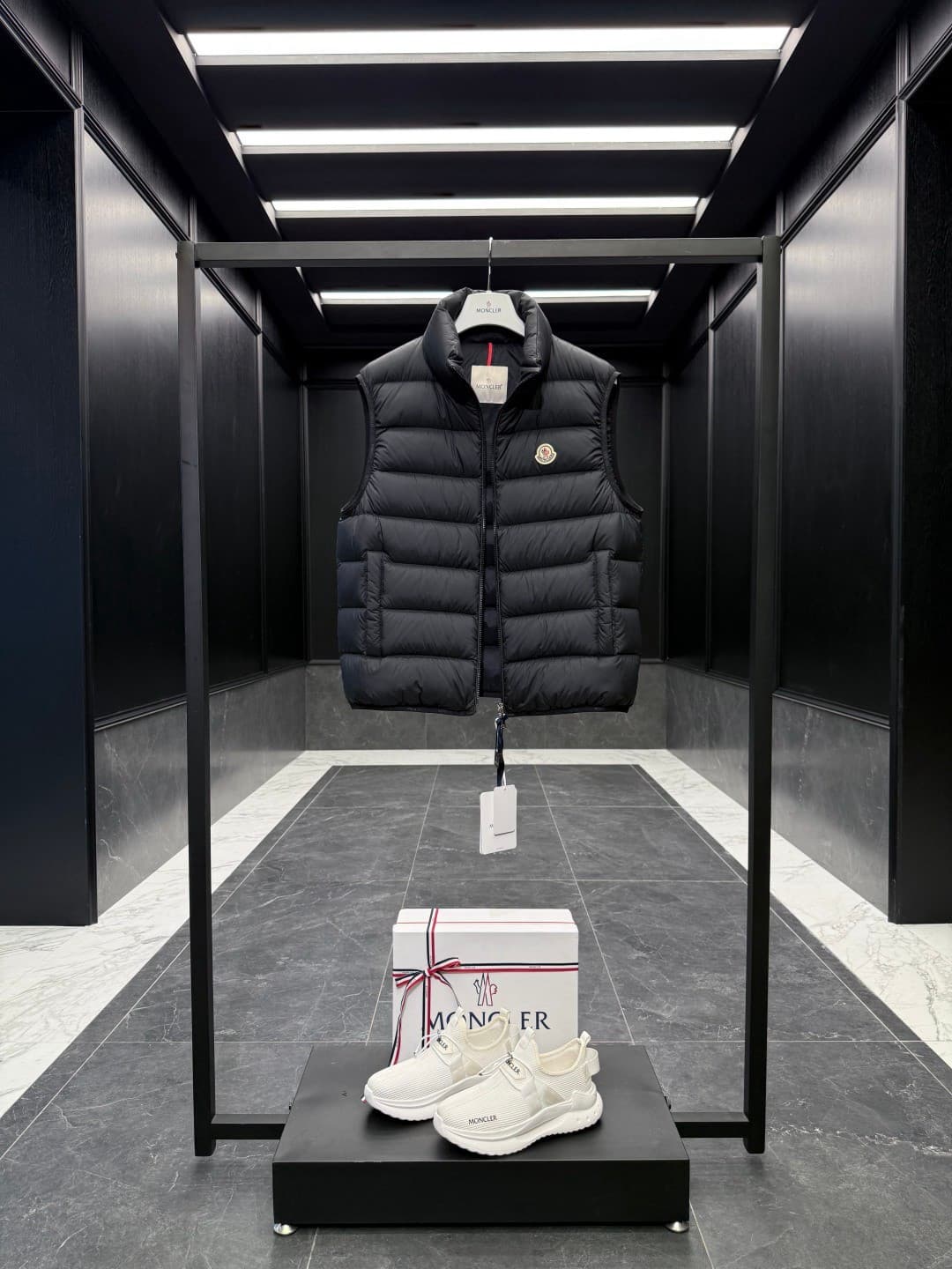C11038 2026 New fall/winter down vest 🆕 Original custom metal accessories, all imported. Welcome to compare. Absolutely high quality. Made with top-quality 95 white duck down – ultra soft, with ample fluffy filling. Exquisite craftsmanship. Perfect fit. N — image 2