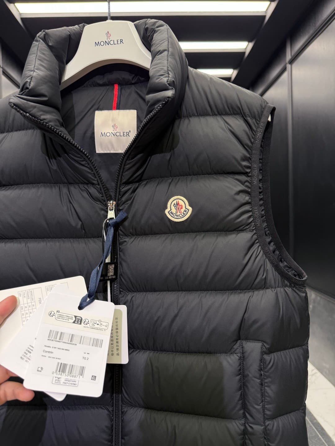 C11038 2026 New fall/winter down vest 🆕 Original custom metal accessories, all imported. Welcome to compare. Absolutely high quality. Made with top-quality 95 white duck down – ultra soft, with ample fluffy filling. Exquisite craftsmanship. Perfect fit. N — image 6